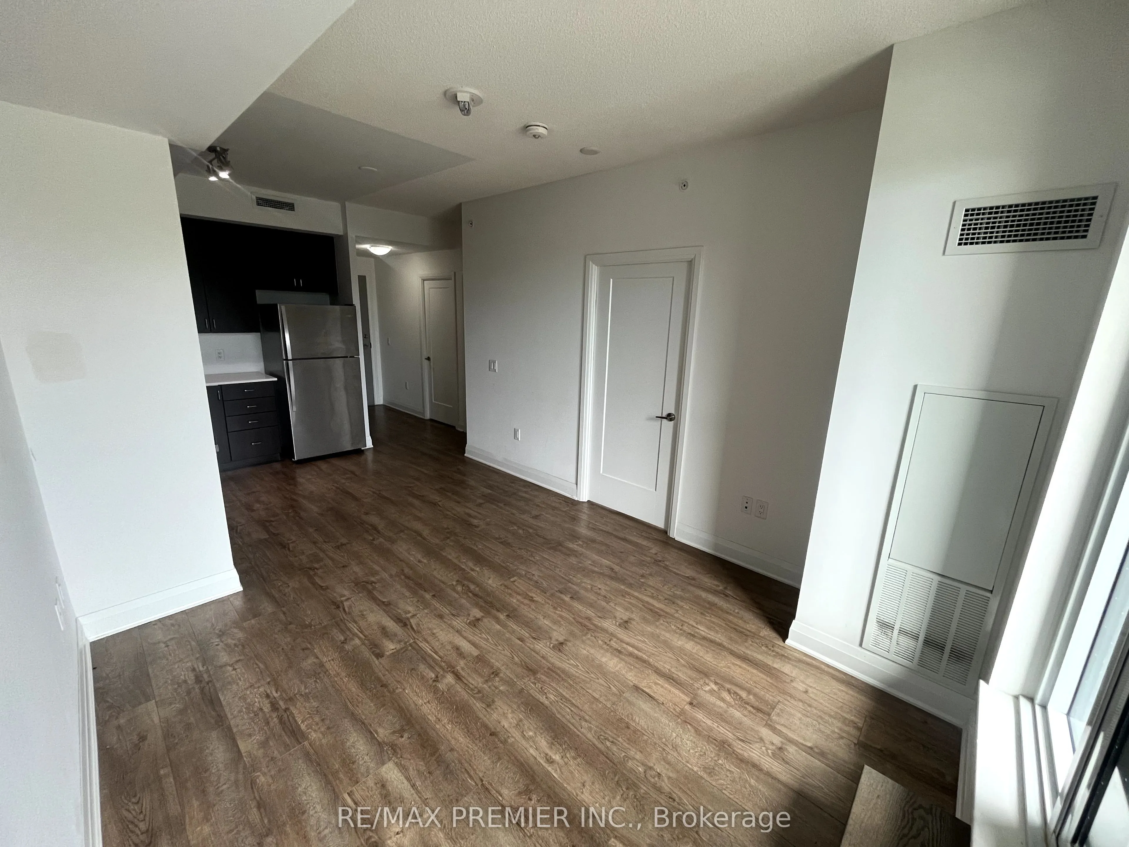 3220 Sheppard Avenue E, #213
