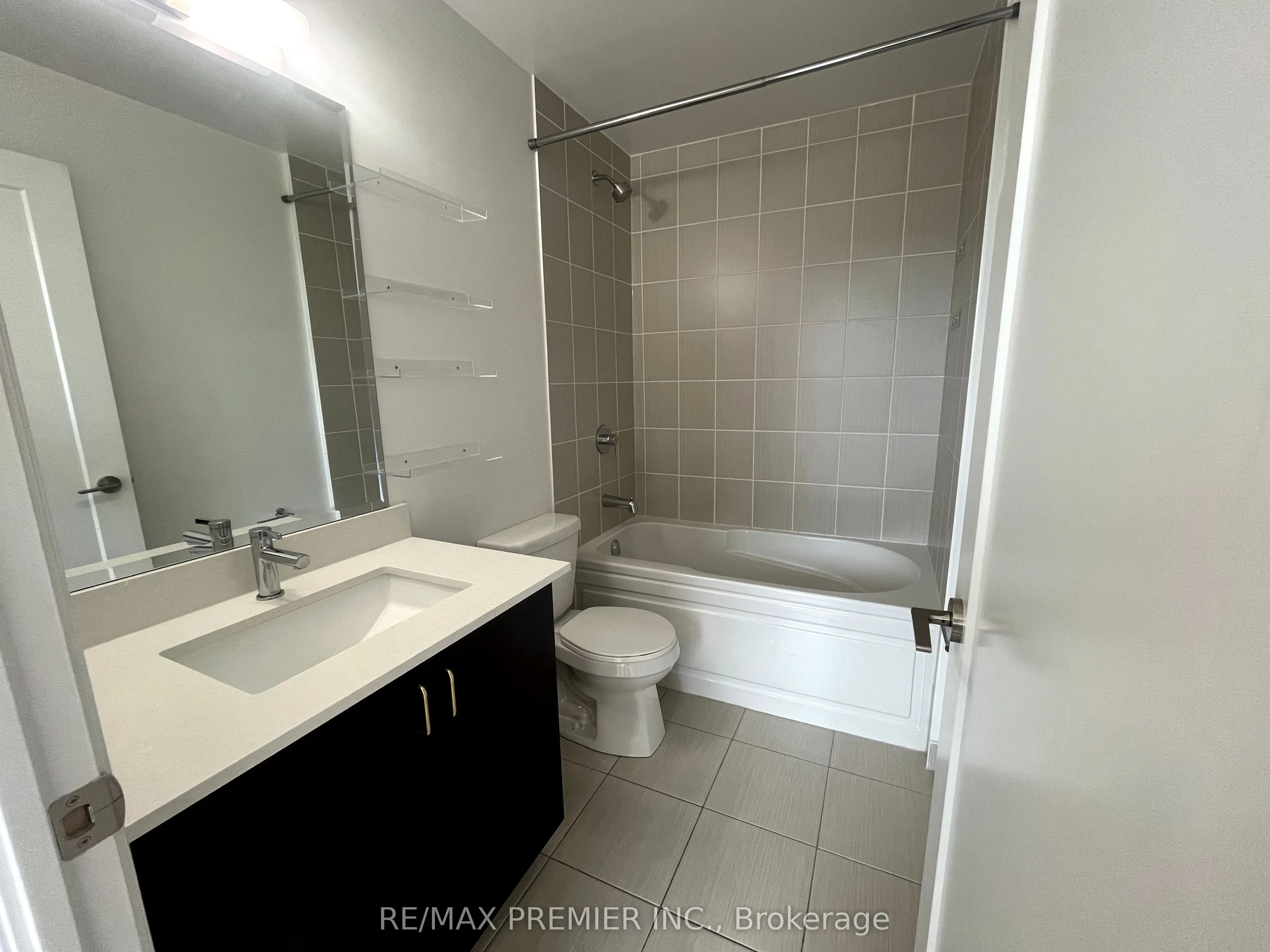 3220 Sheppard Avenue E, #213