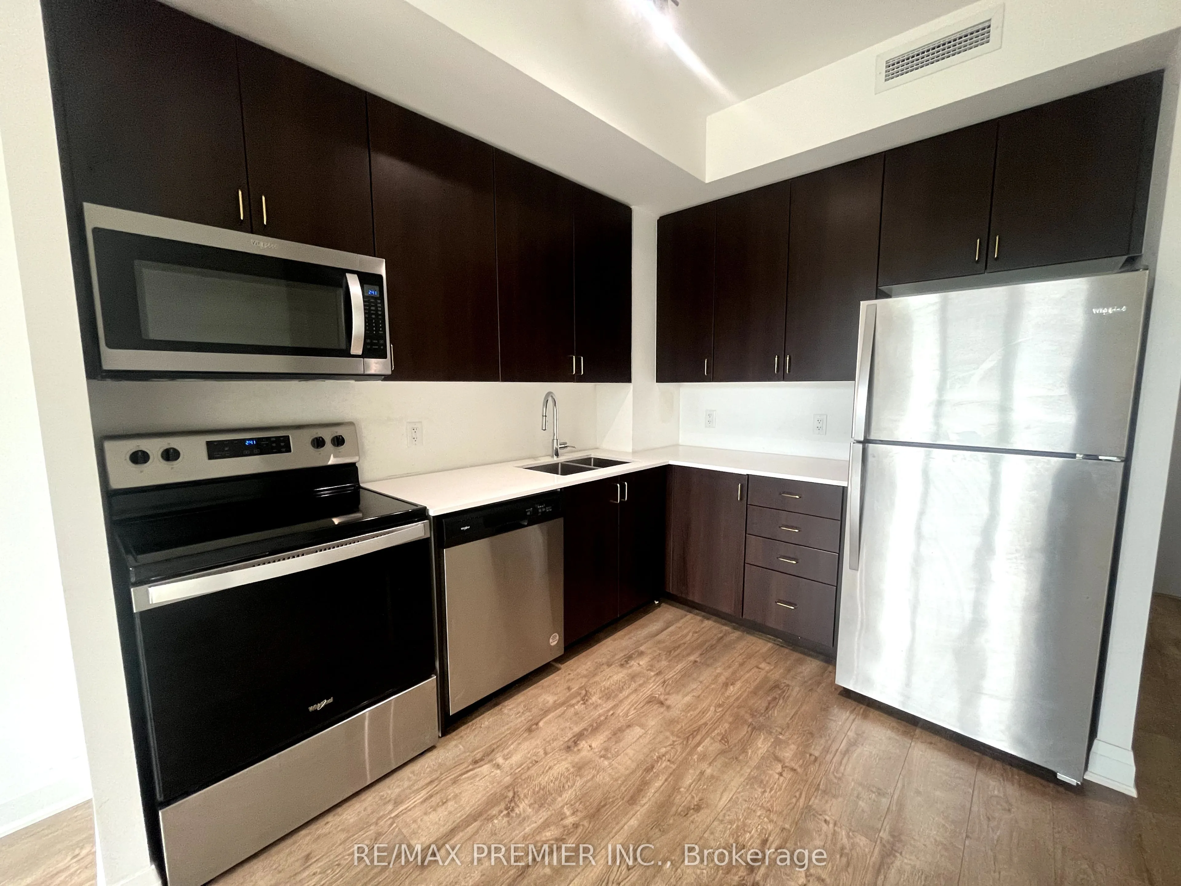 3220 Sheppard Avenue E, #213