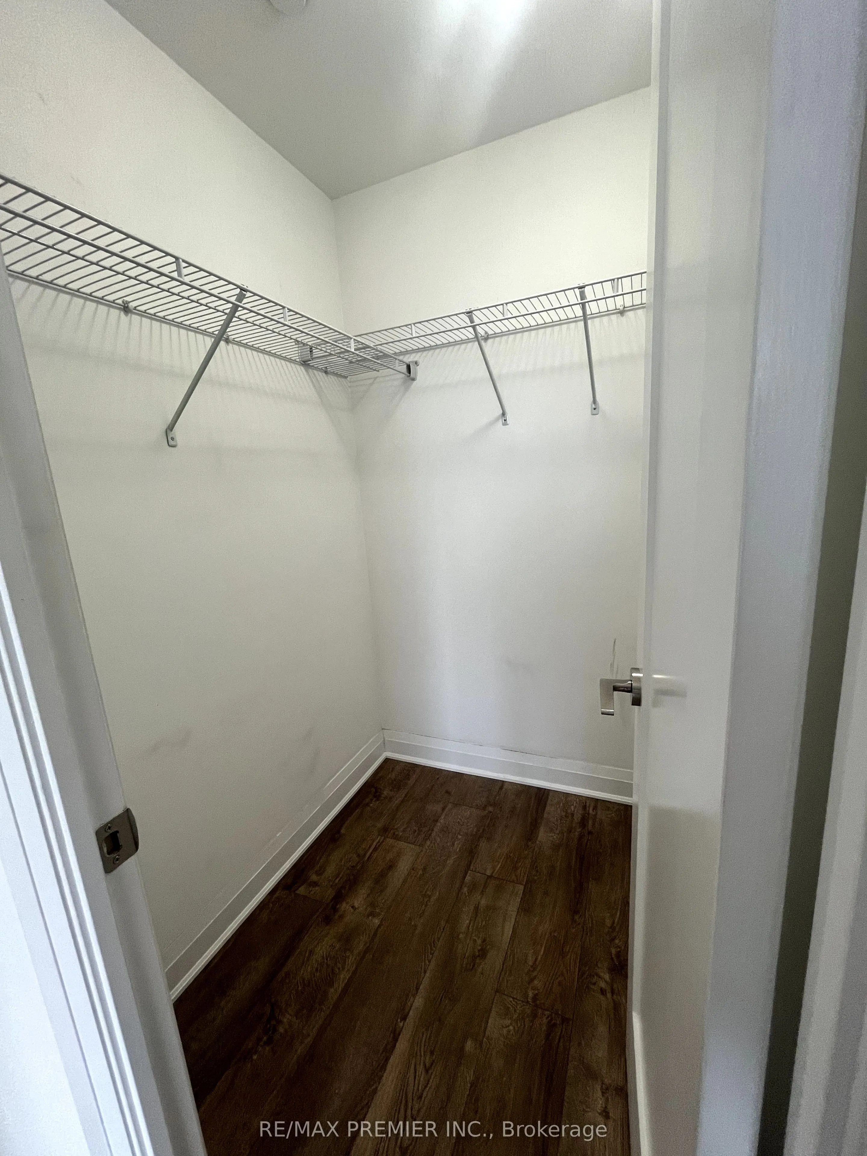3220 Sheppard Avenue E, #213