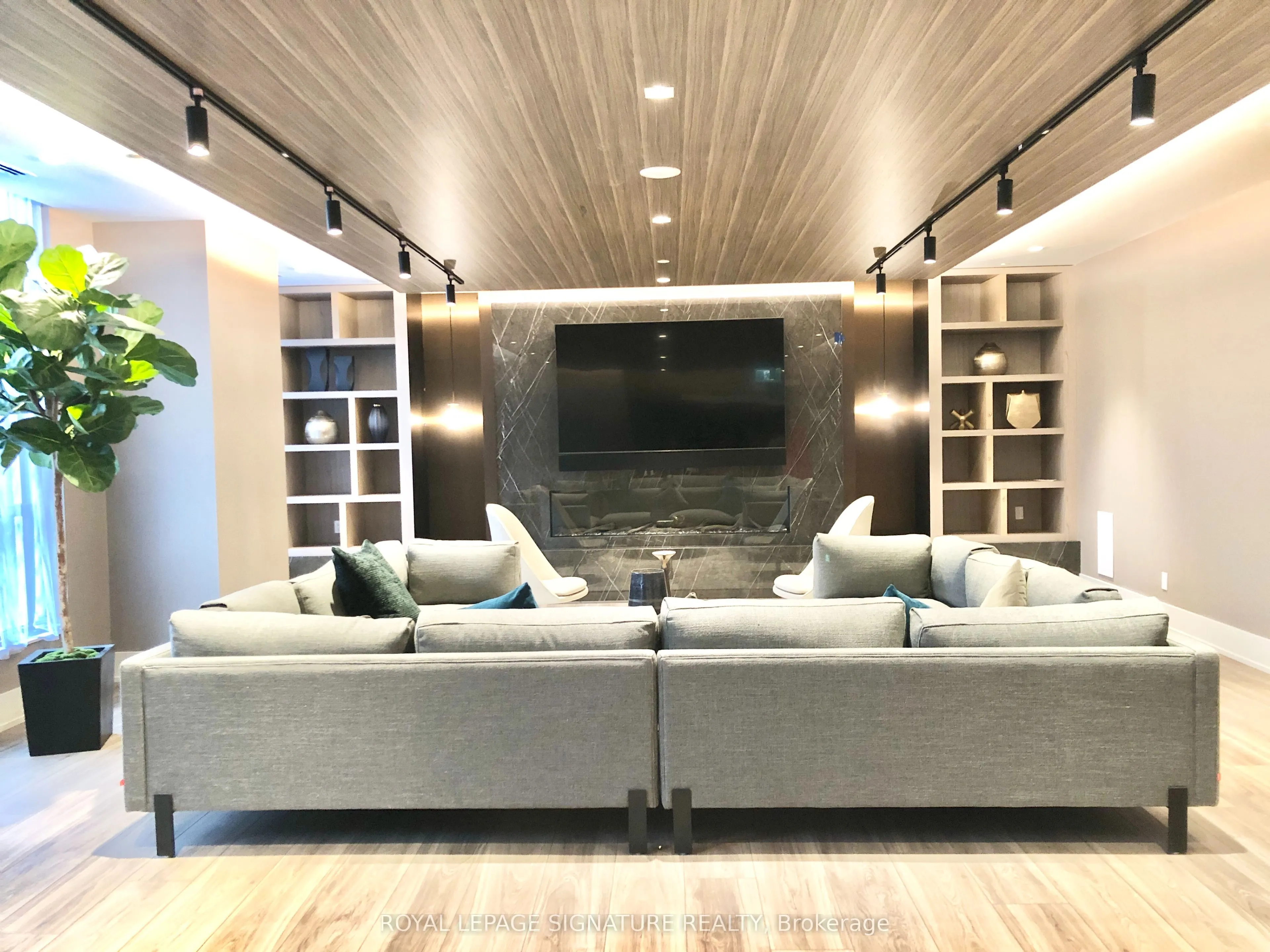 286 Main Street, #1013