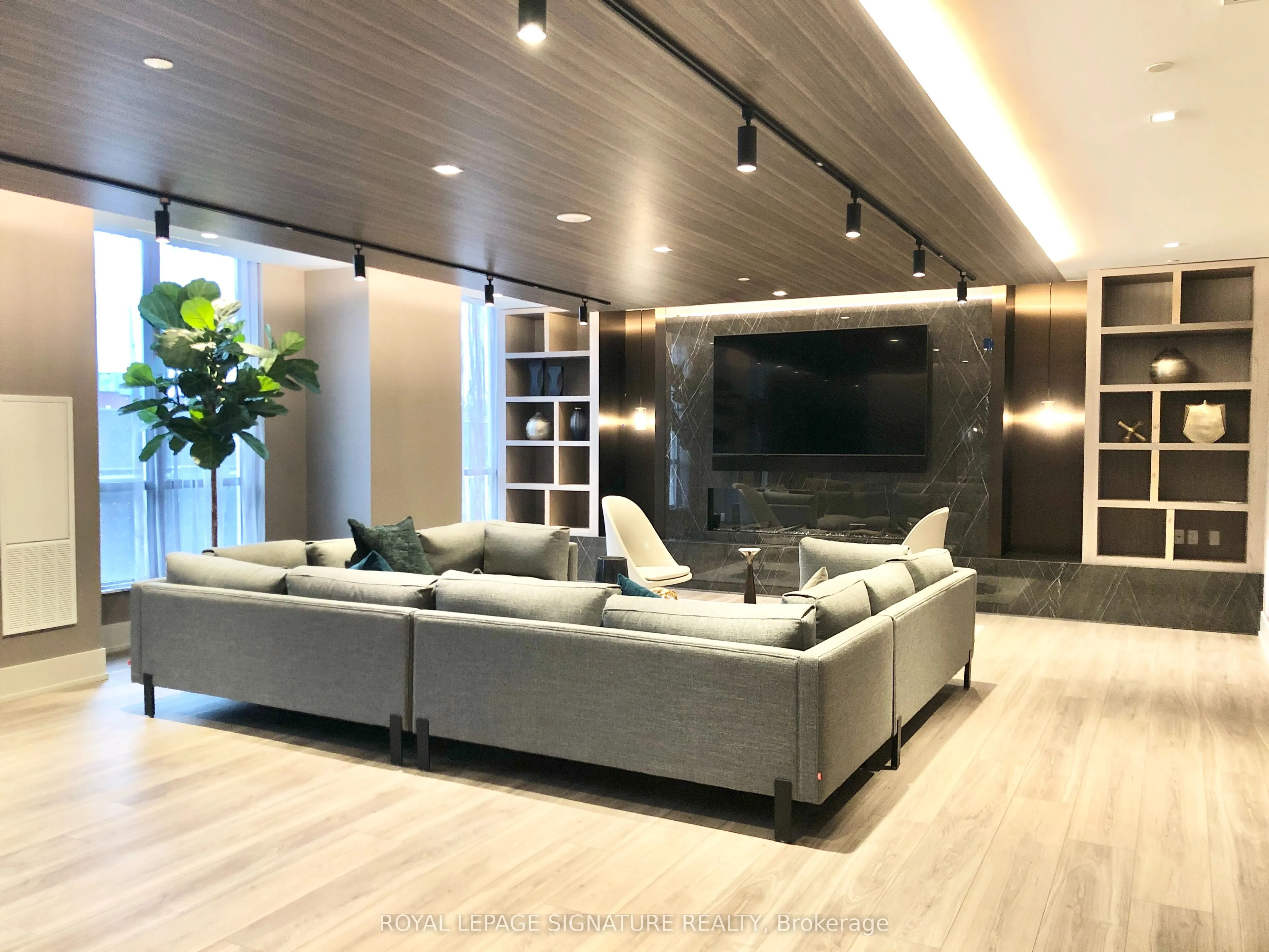 286 Main Street, #1013