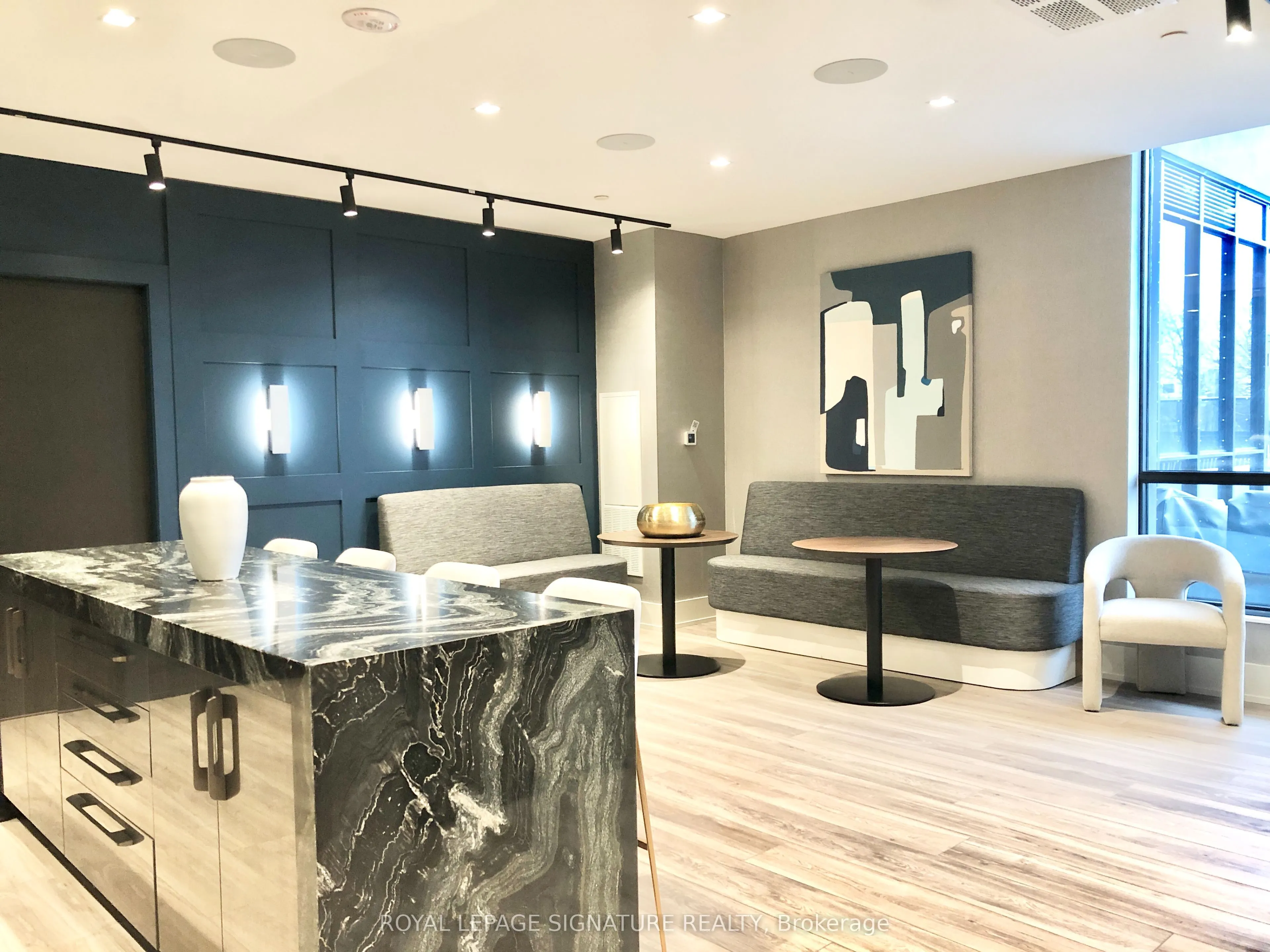 286 Main Street, #1013