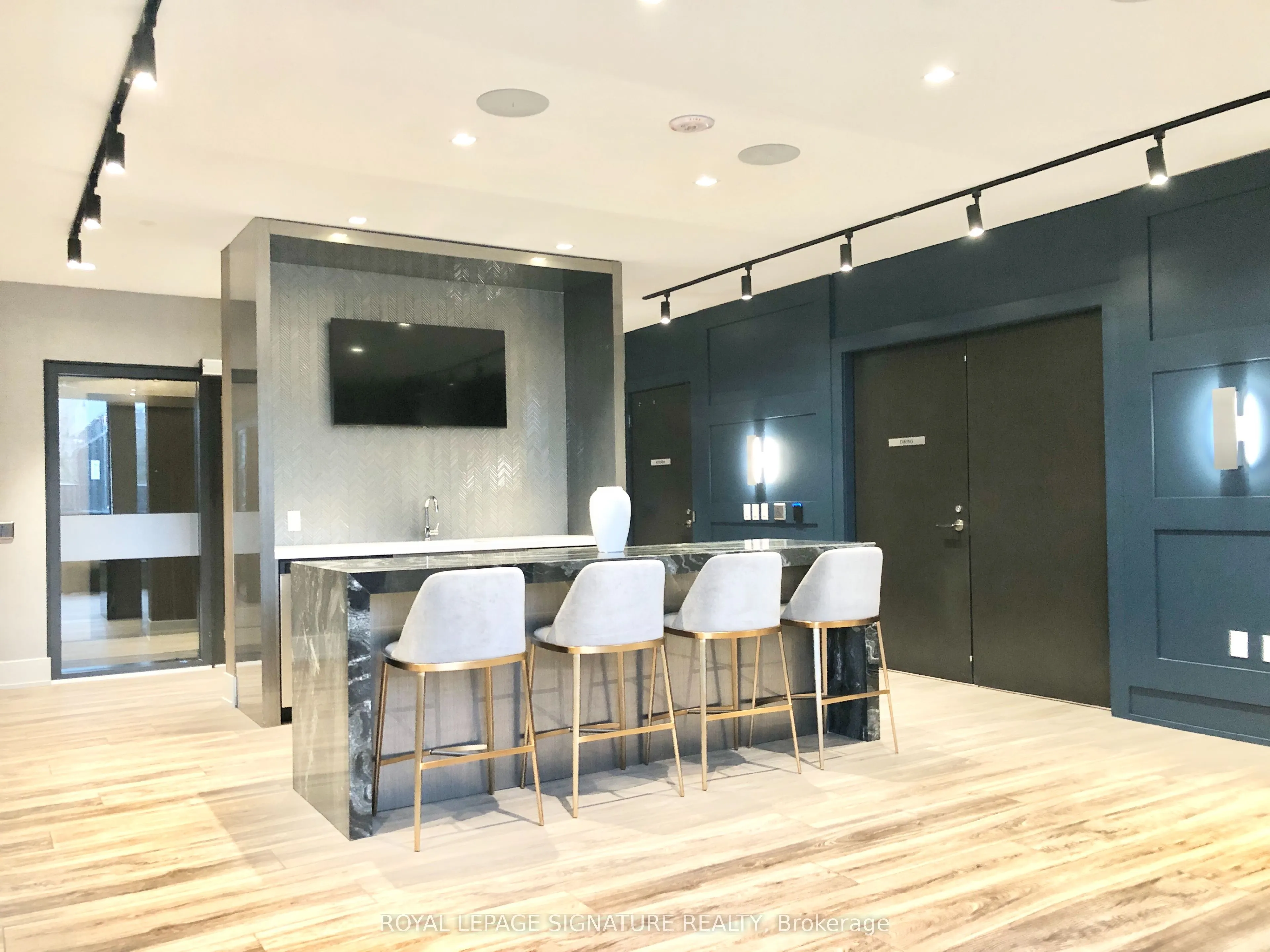 286 Main Street, #1013