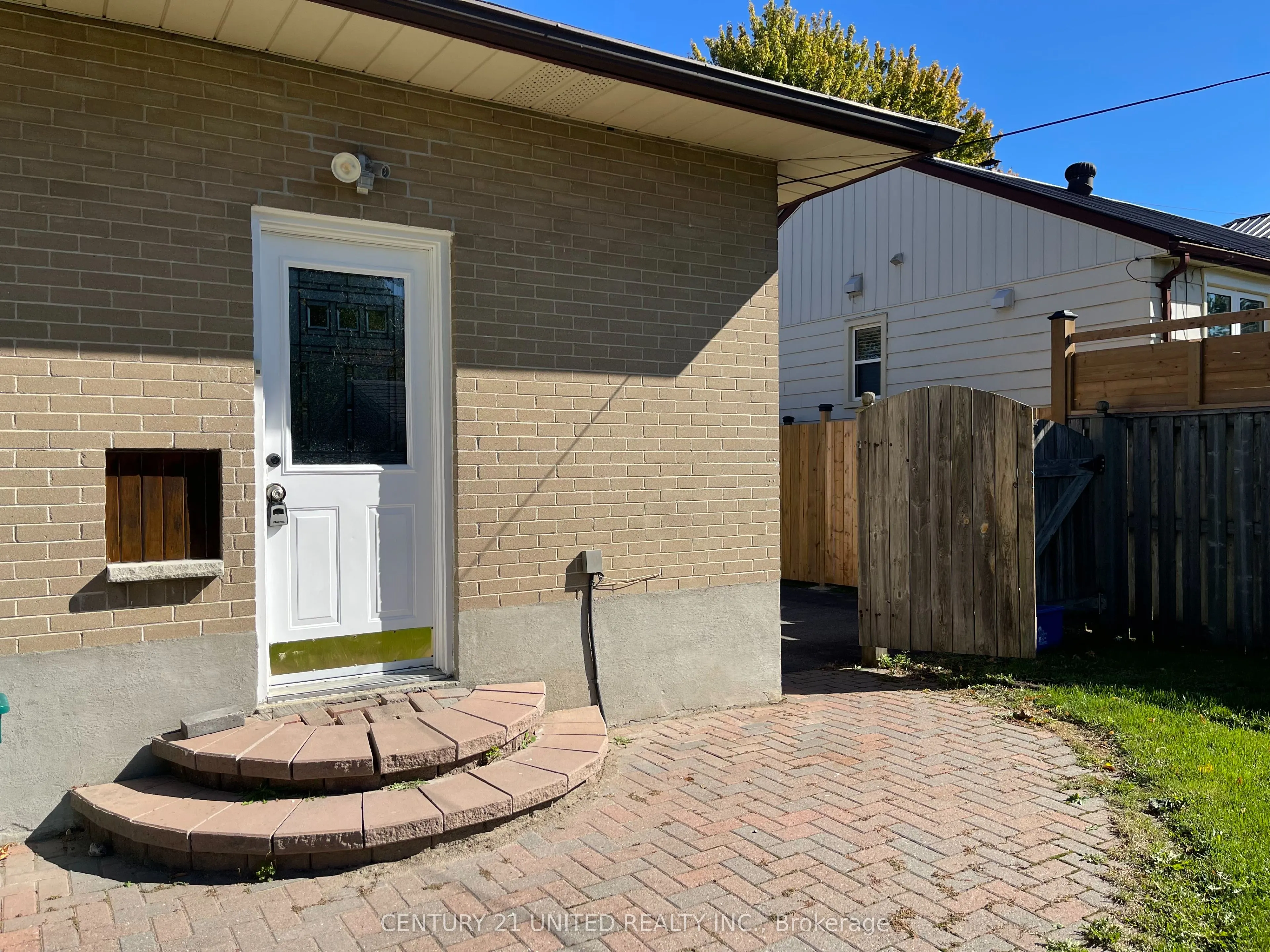 334 Stevenson Road N, #Lower