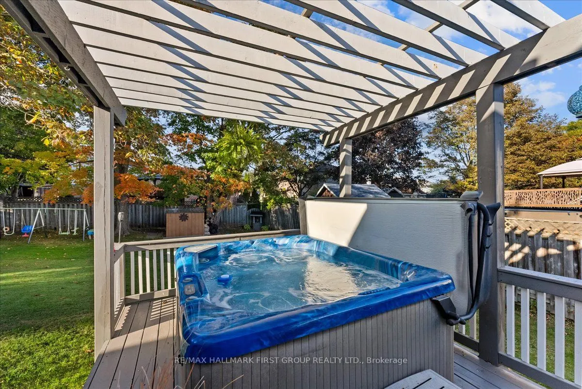 8 Concession Street E