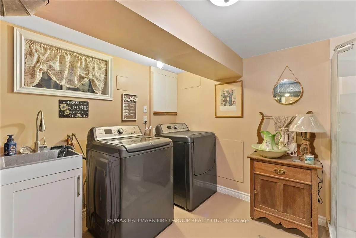 8 Concession Street E