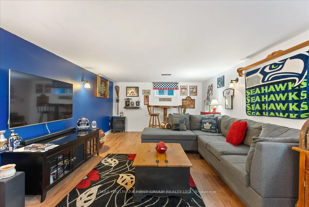 8 Concession Street E