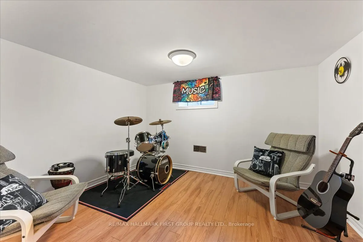 8 Concession Street E