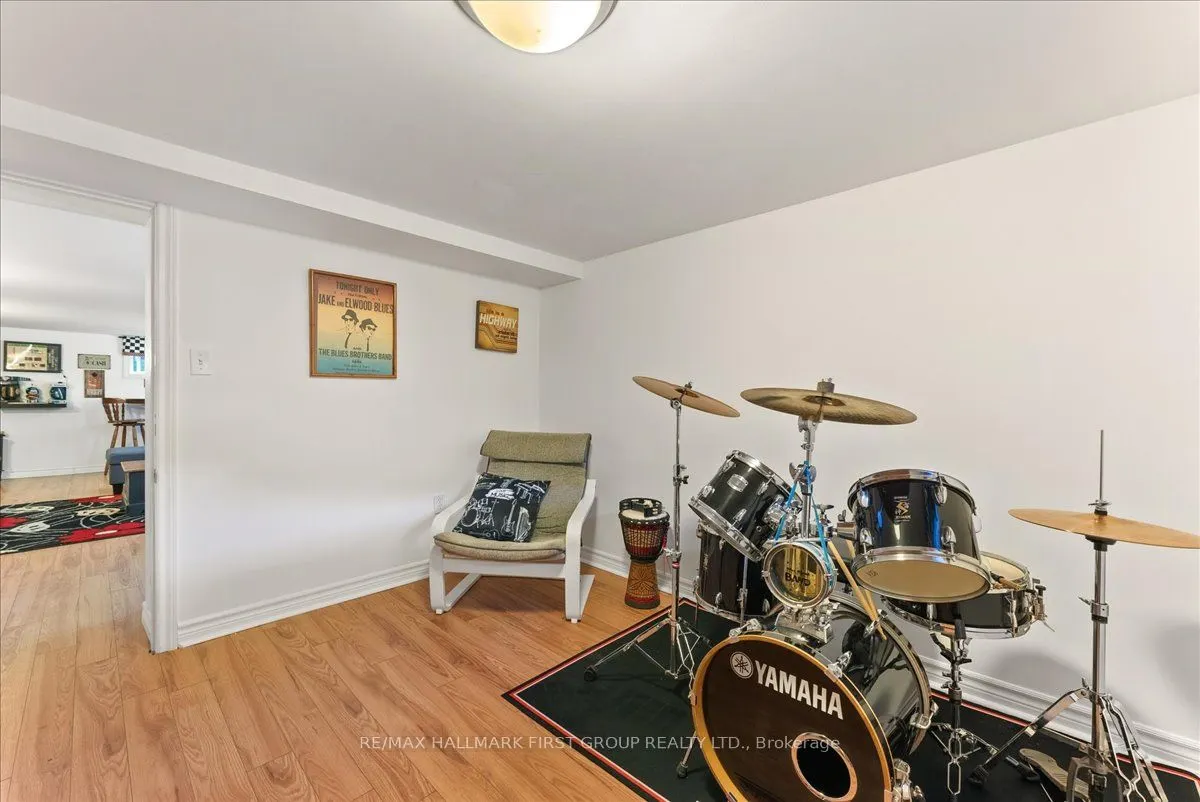 8 Concession Street E