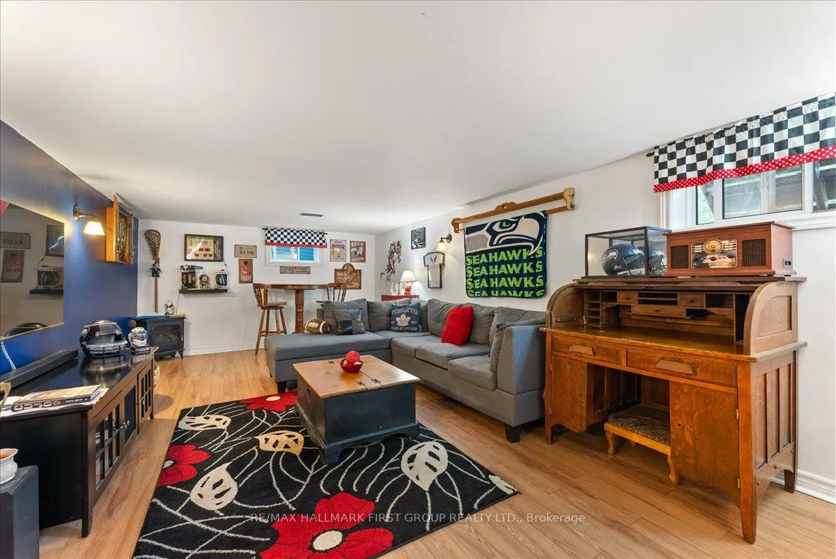 8 Concession Street E