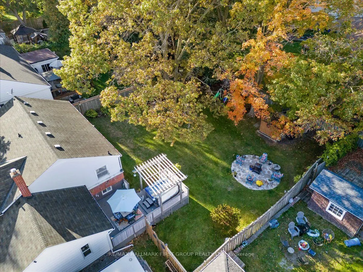 8 Concession Street E