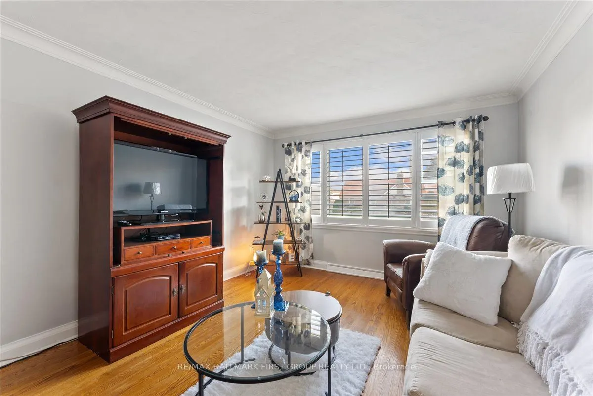 8 Concession Street E