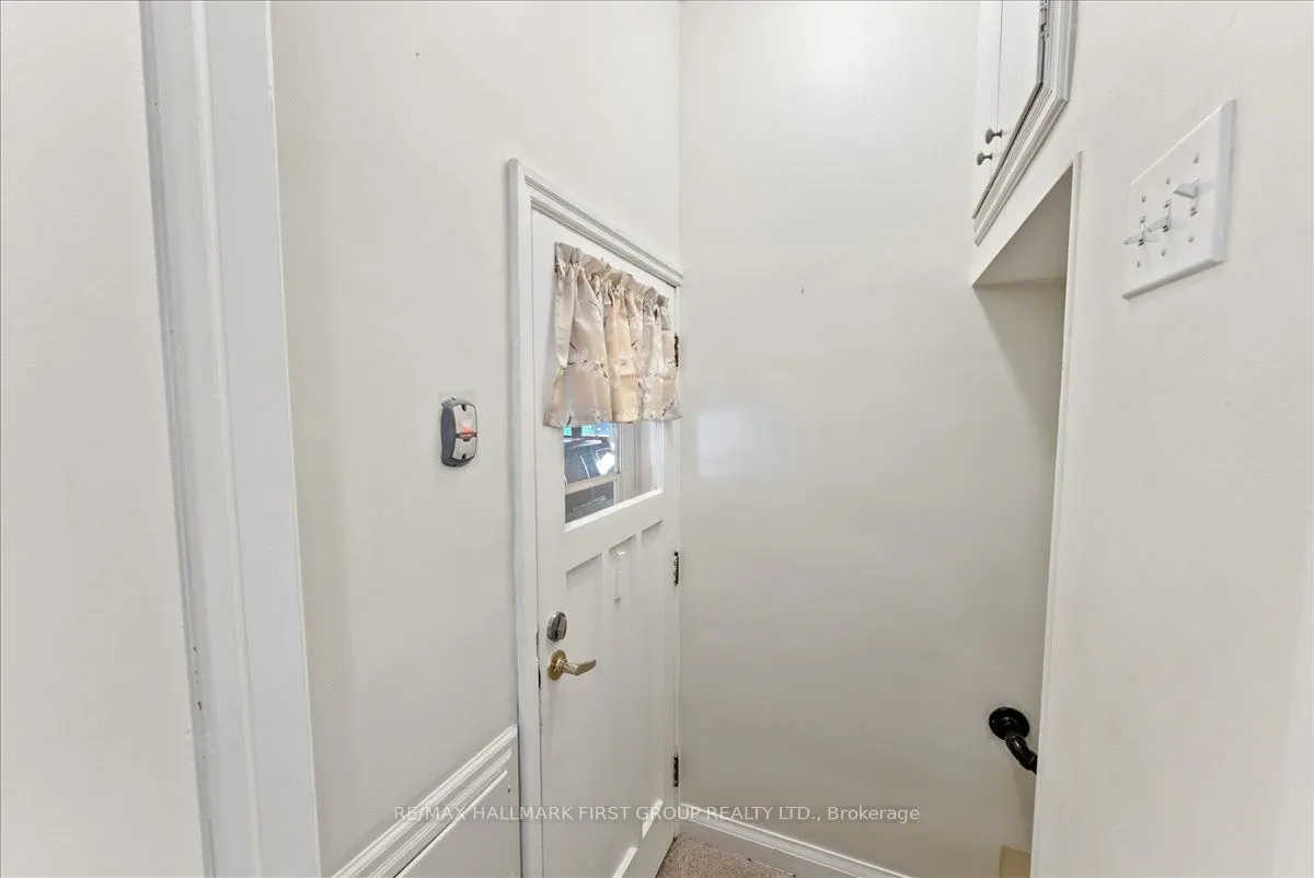 8 Concession Street E