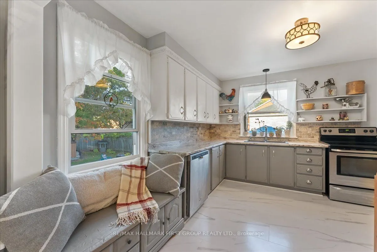 8 Concession Street E