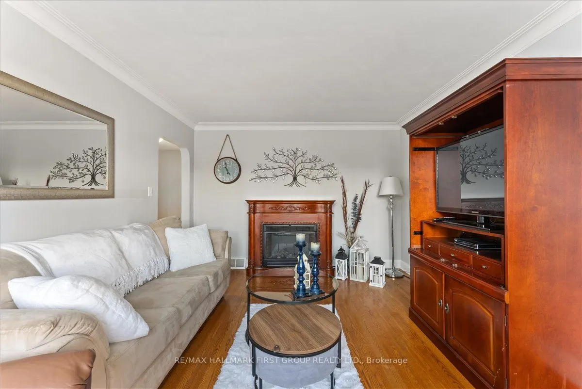 8 Concession Street E
