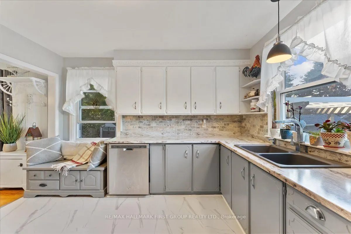 8 Concession Street E