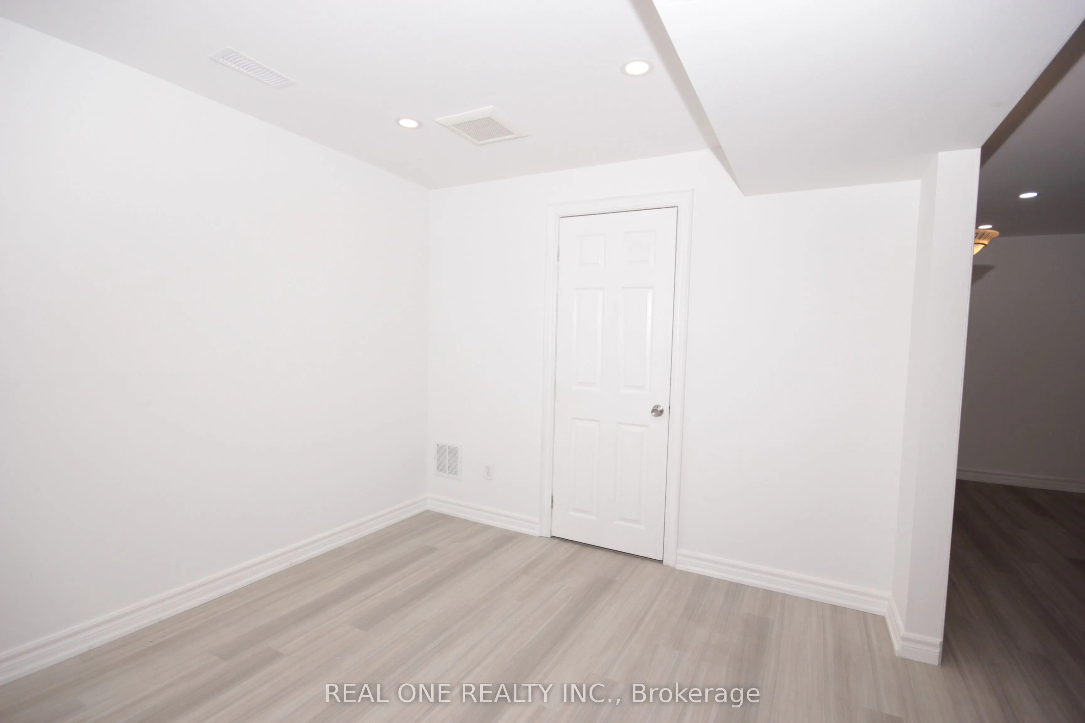 1145 Timberland Crescent