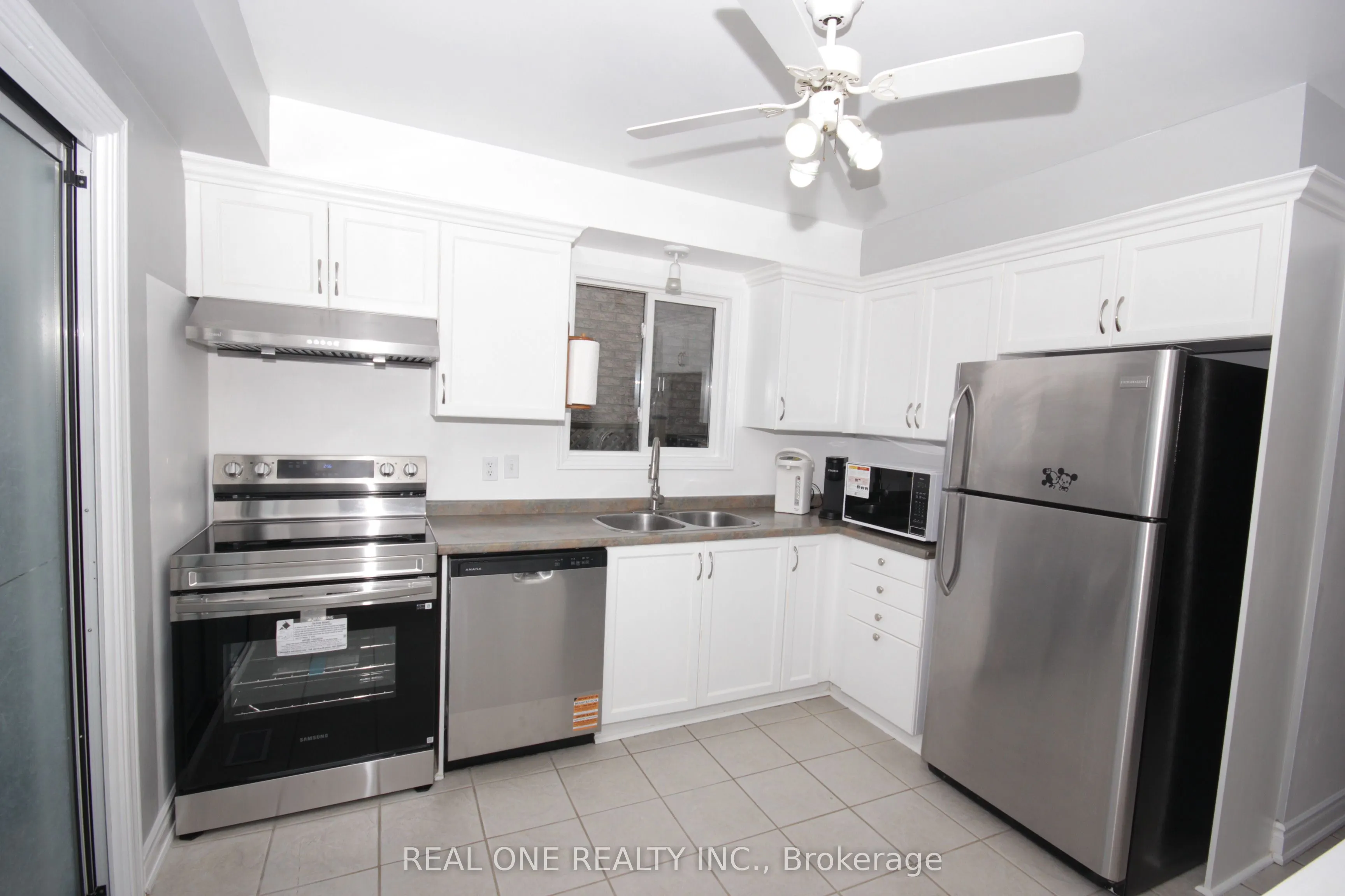 1145 Timberland Crescent