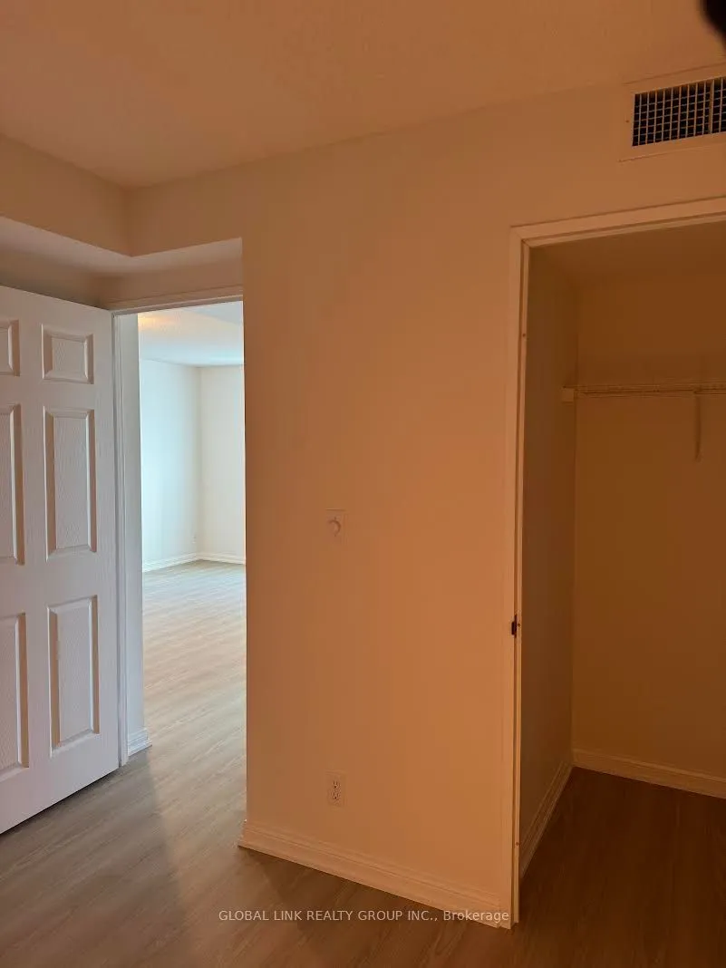 1 Lee Centre Drive N, #315