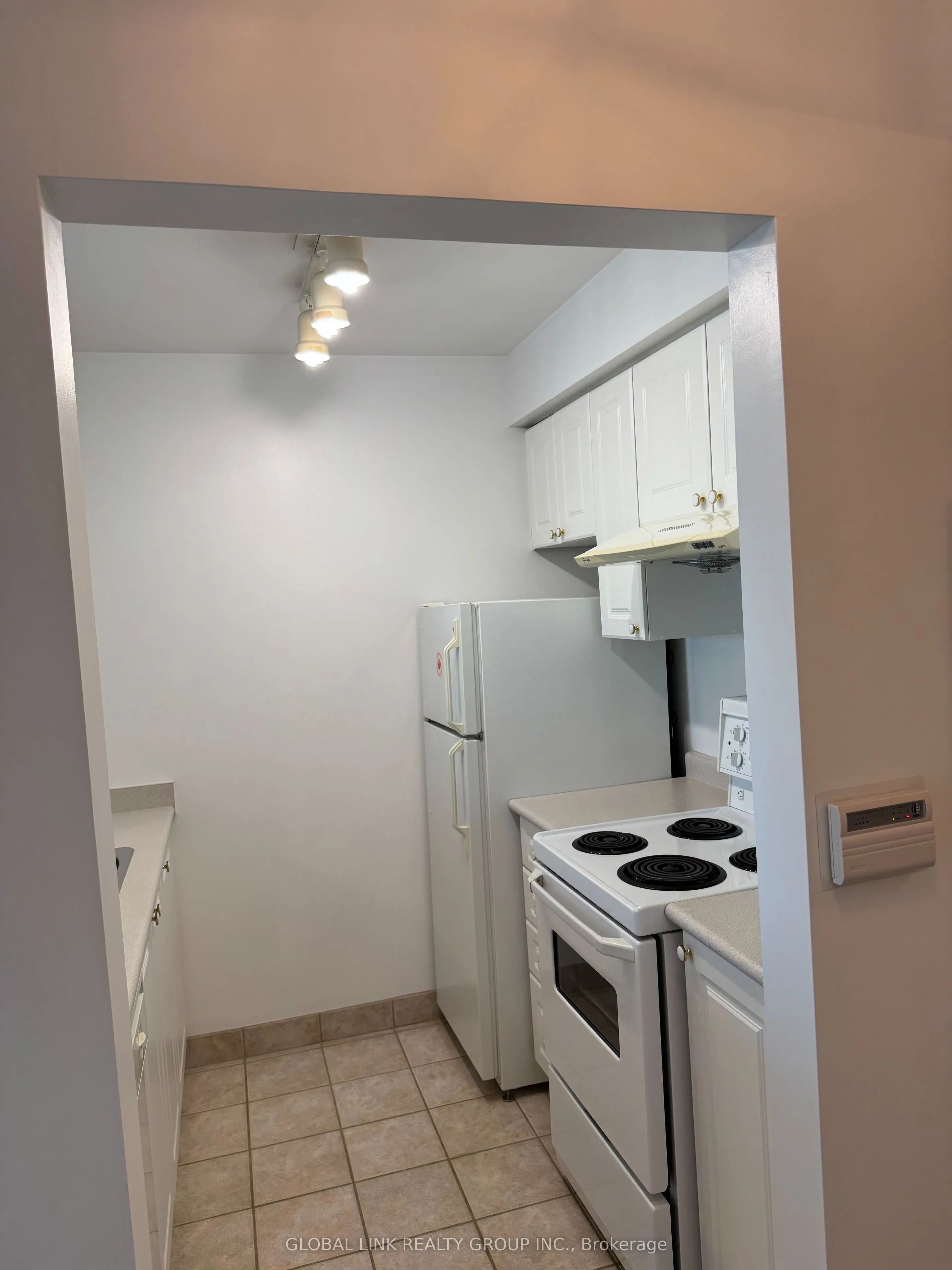 1 Lee Centre Drive N, #315