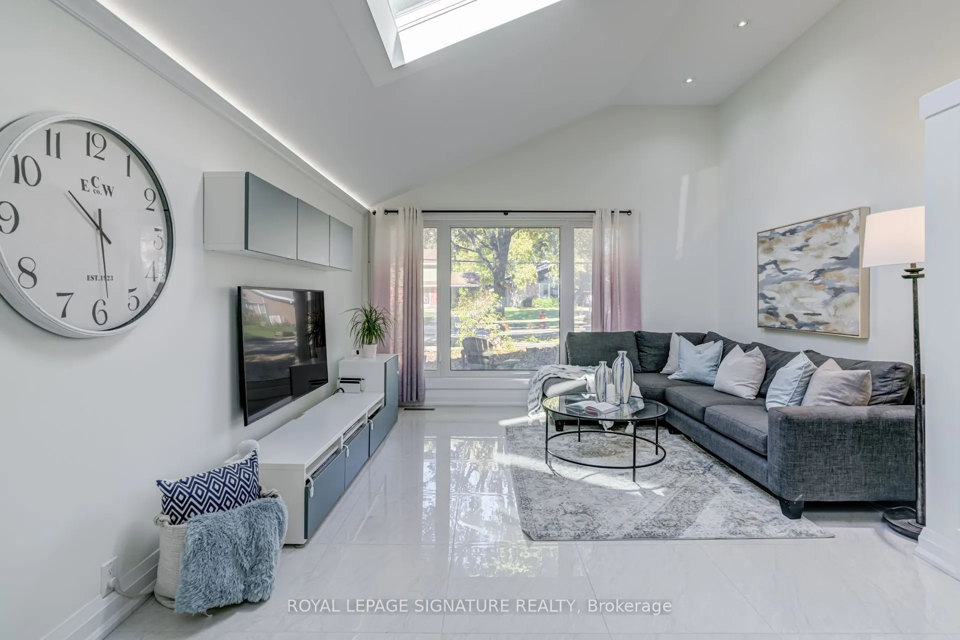 57 Munson Crescent