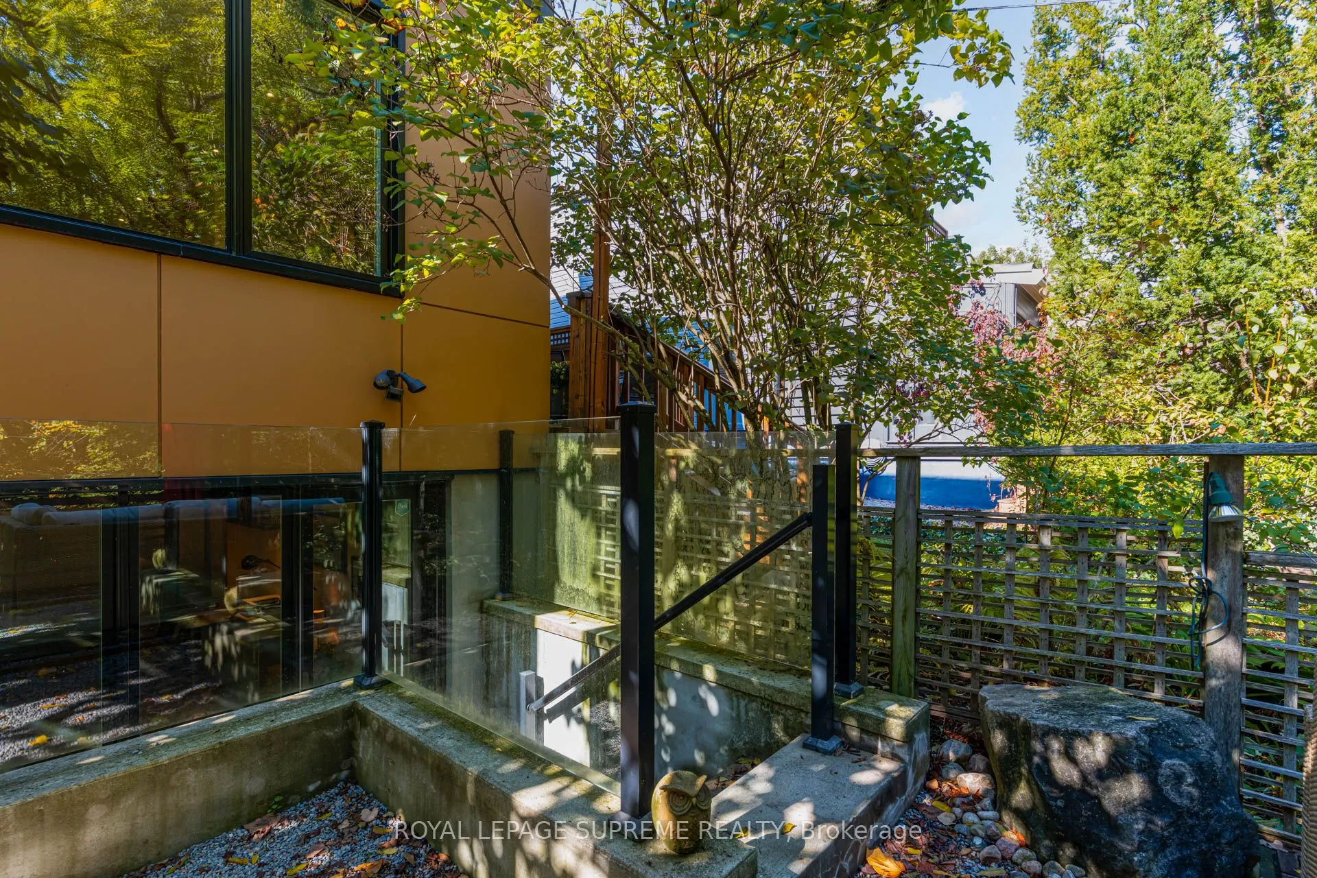 11 West Lynn Avenue