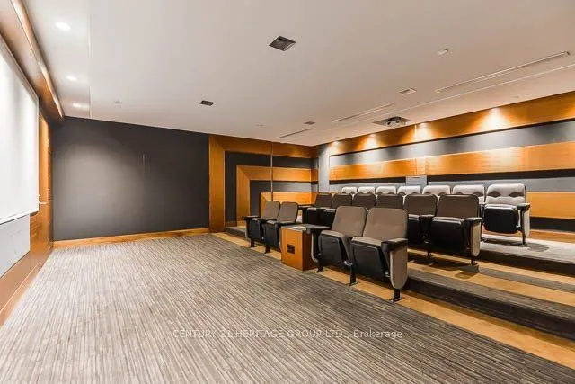 125 Village Green Square, #1511