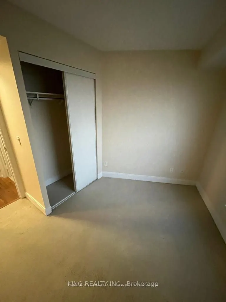 125 Village Green Square, #1511