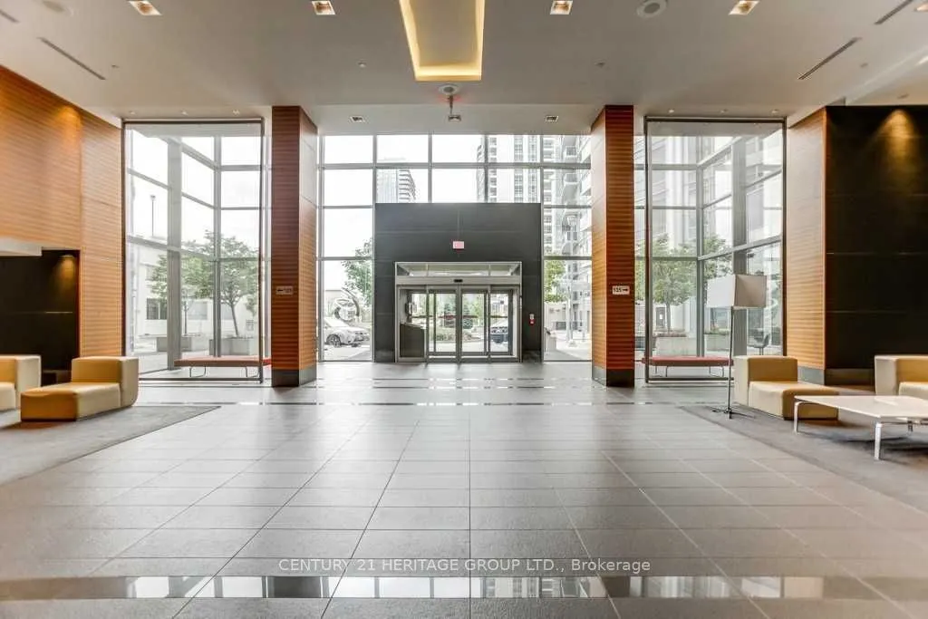 125 Village Green Square, #1511