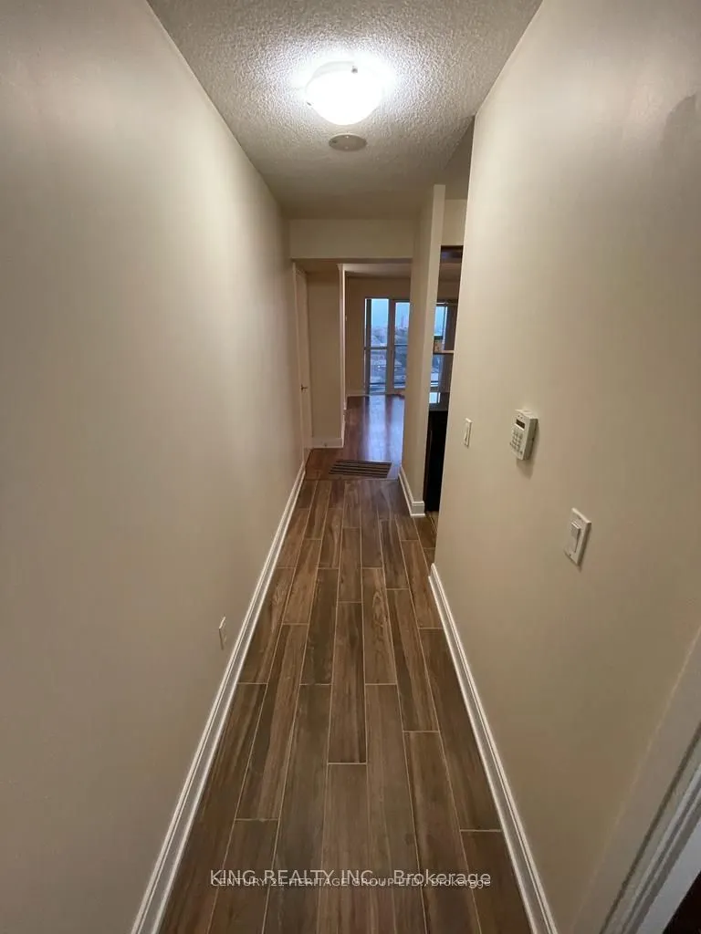 125 Village Green Square, #1511