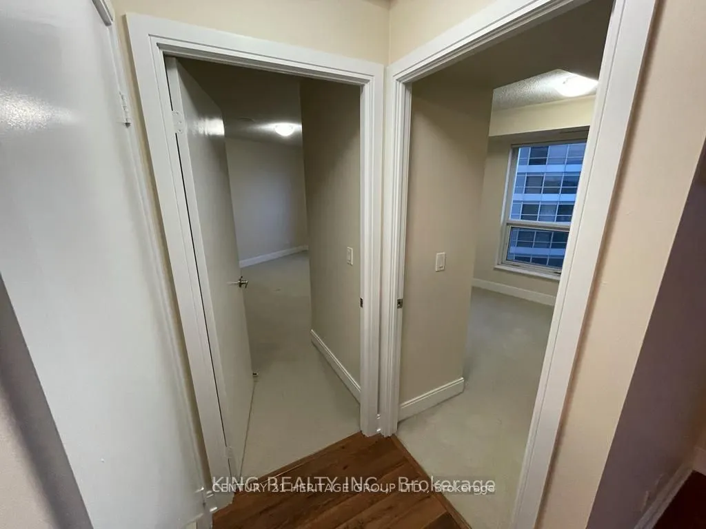 125 Village Green Square, #1511