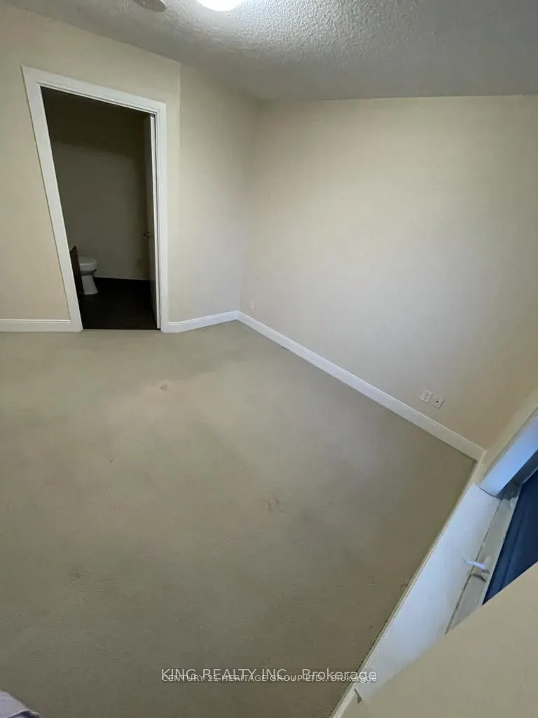 125 Village Green Square, #1511