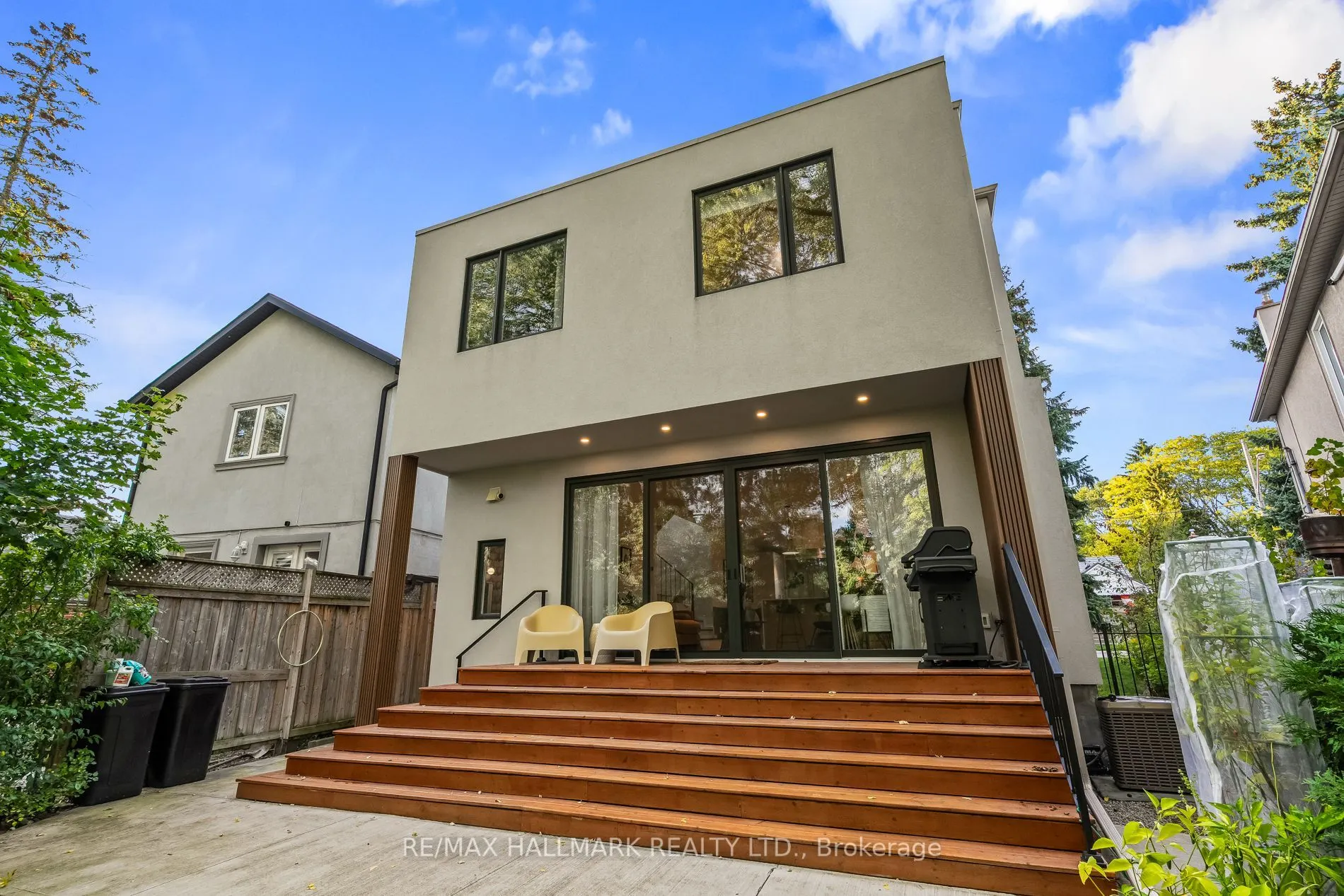 27 Glencrest Boulevard