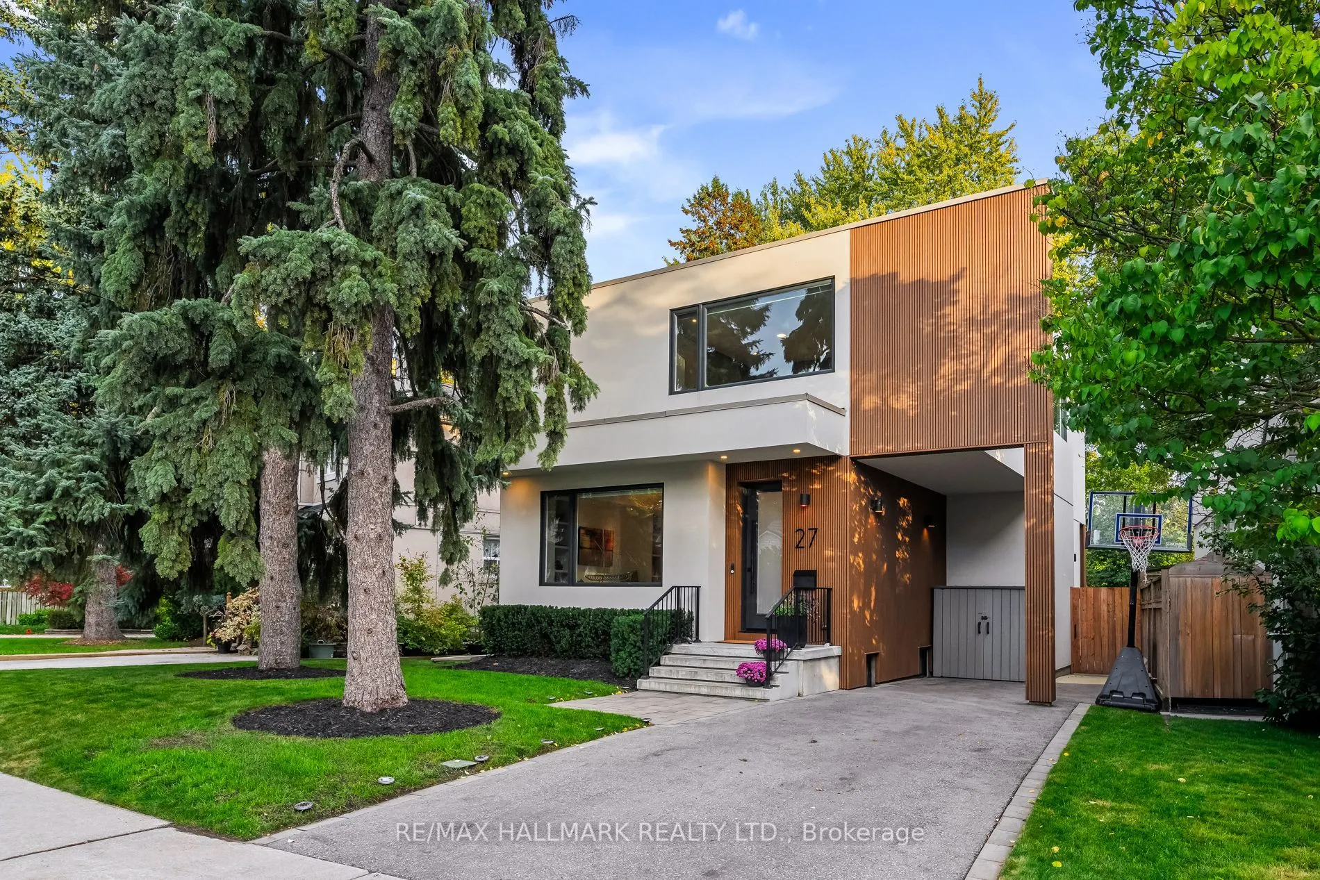 27 Glencrest Boulevard