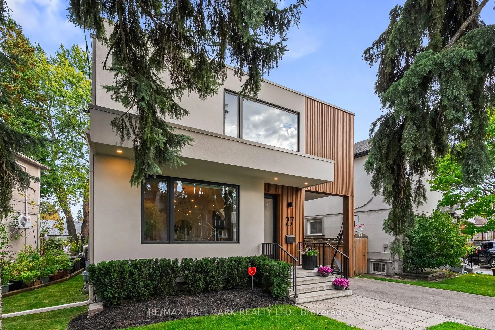 27 Glencrest Boulevard
