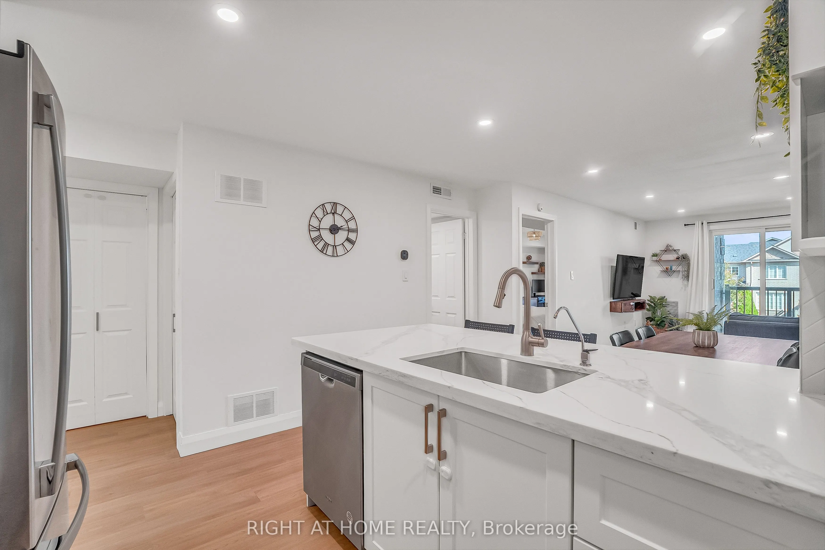 70 Petra Way, #2