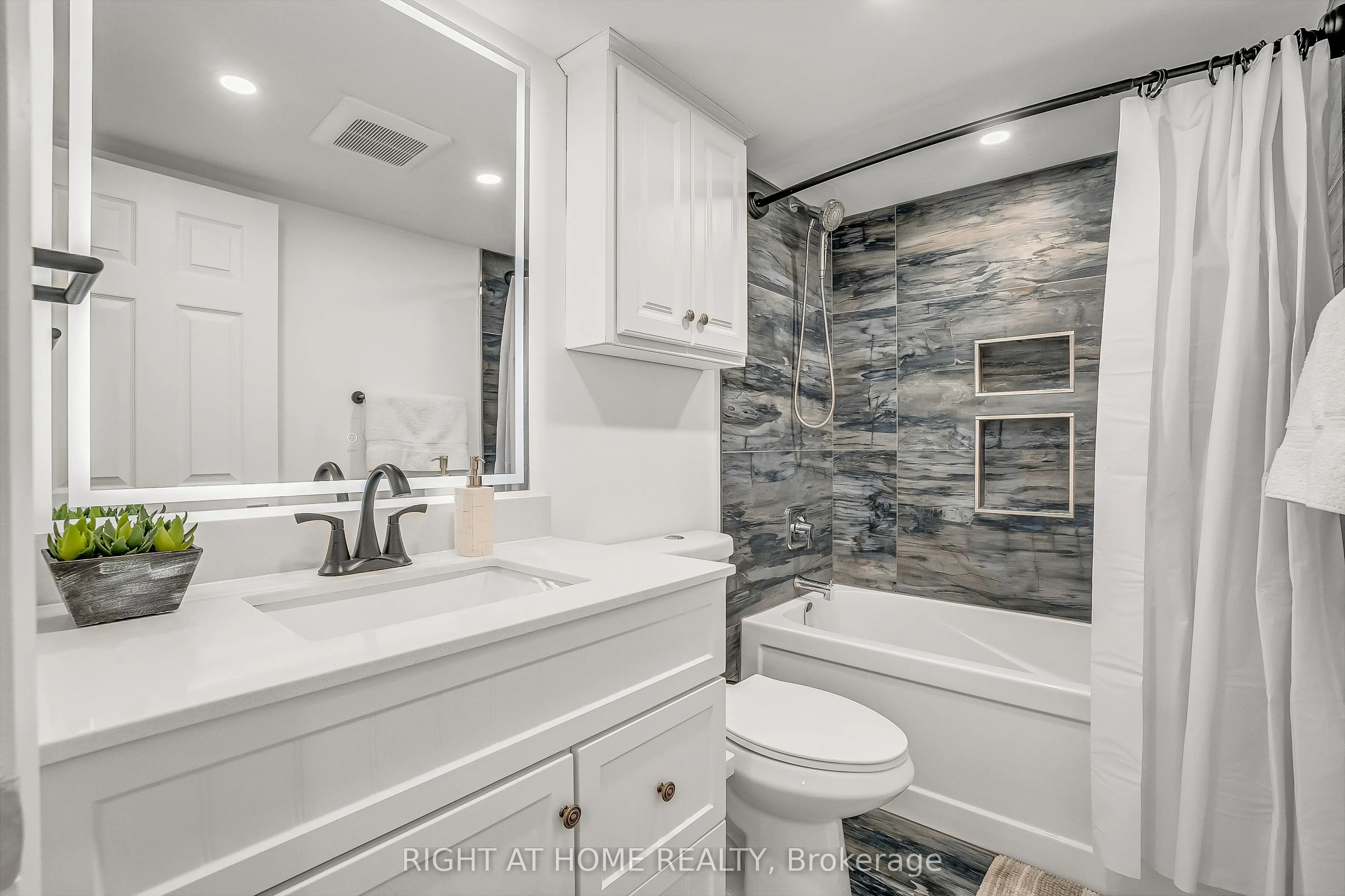 70 Petra Way, #2
