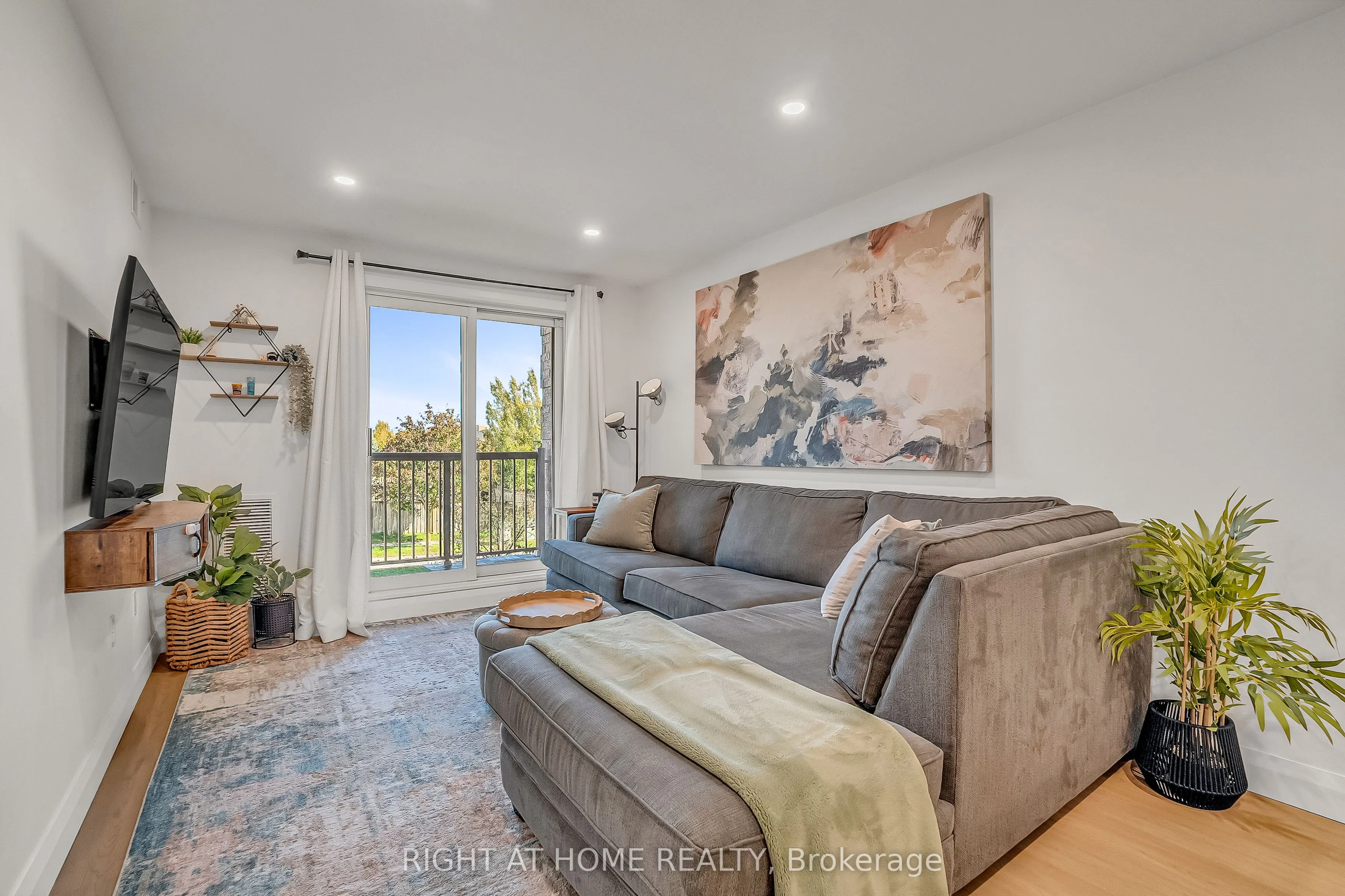 70 Petra Way, #2