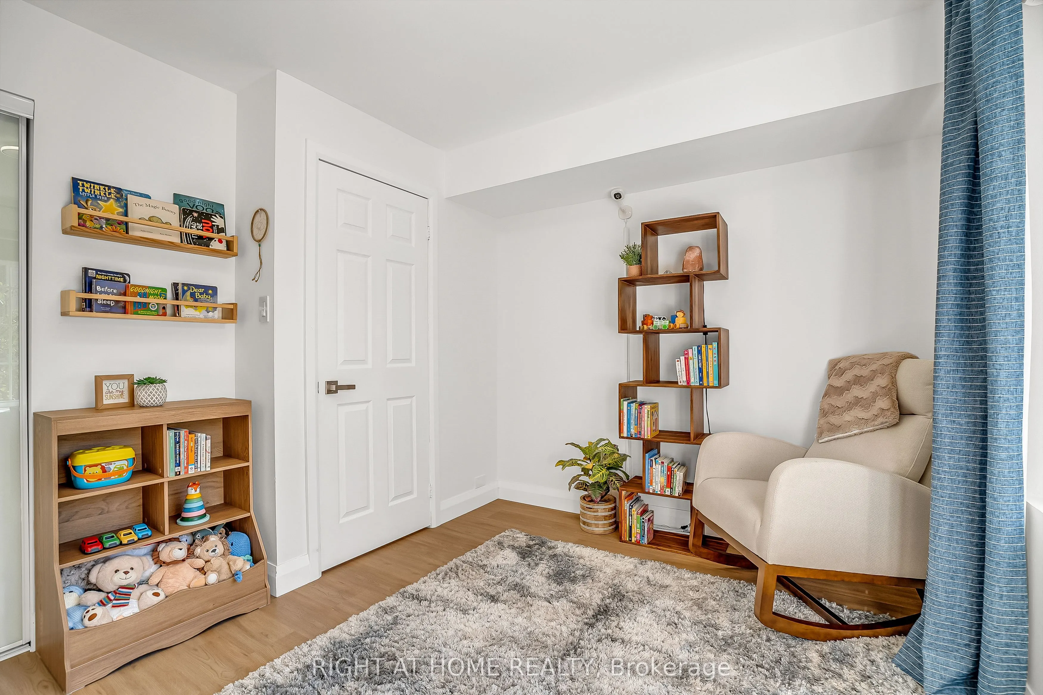 70 Petra Way, #2