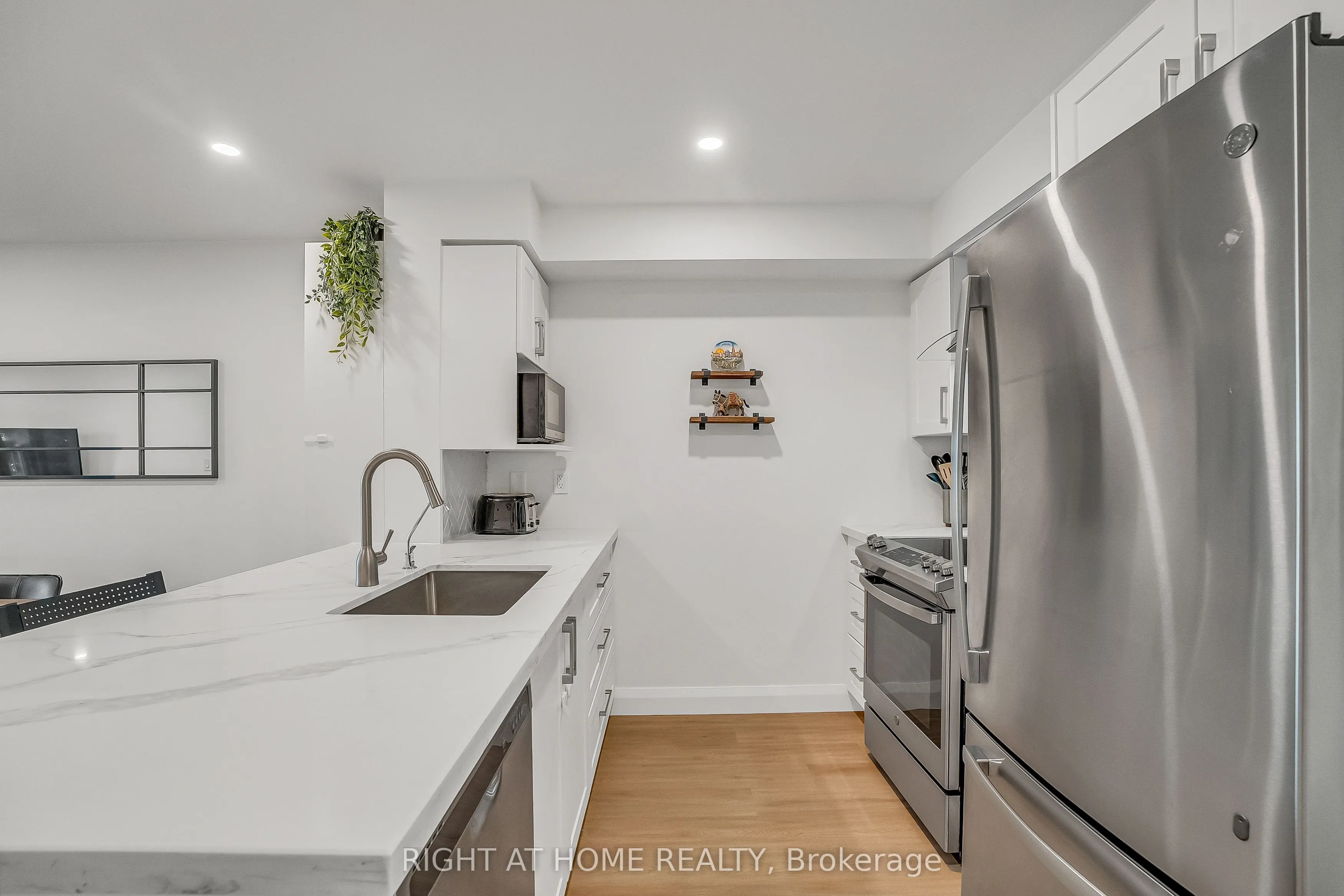 70 Petra Way, #2