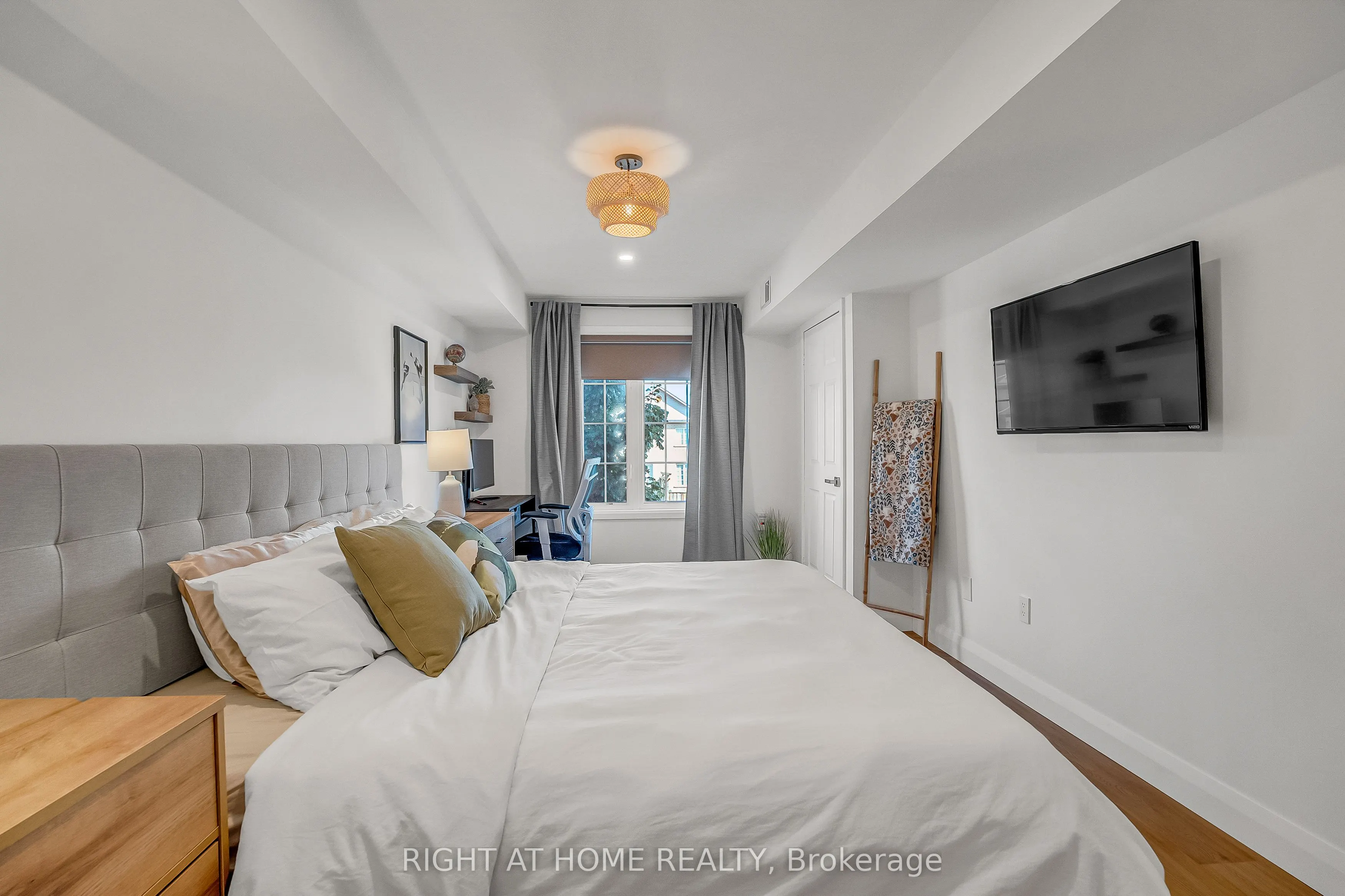 70 Petra Way, #2