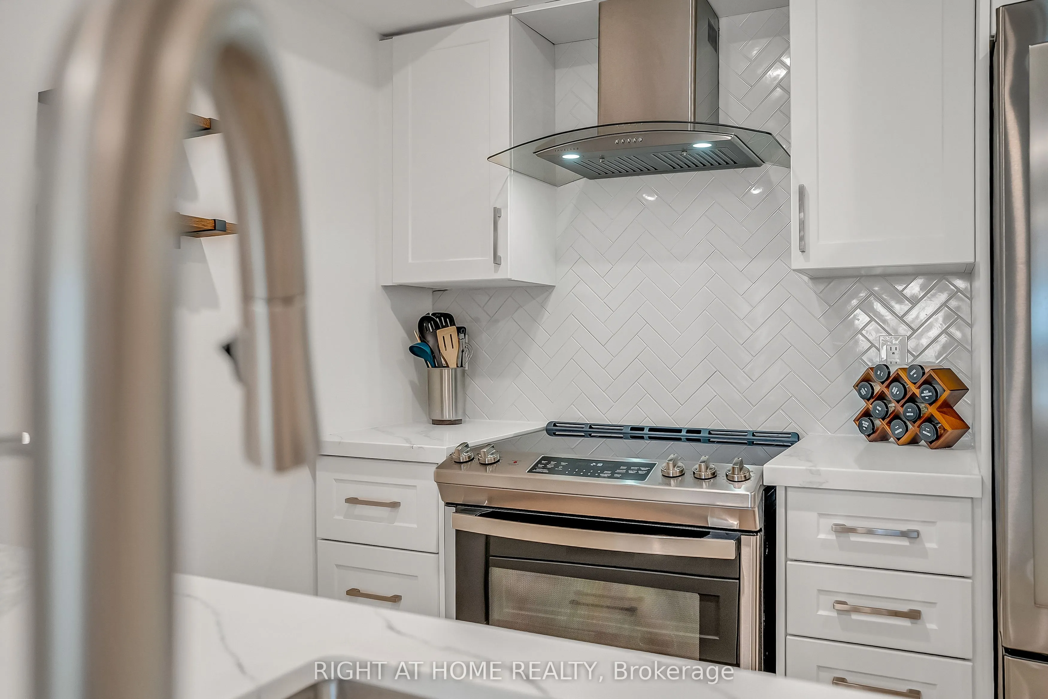 70 Petra Way, #2