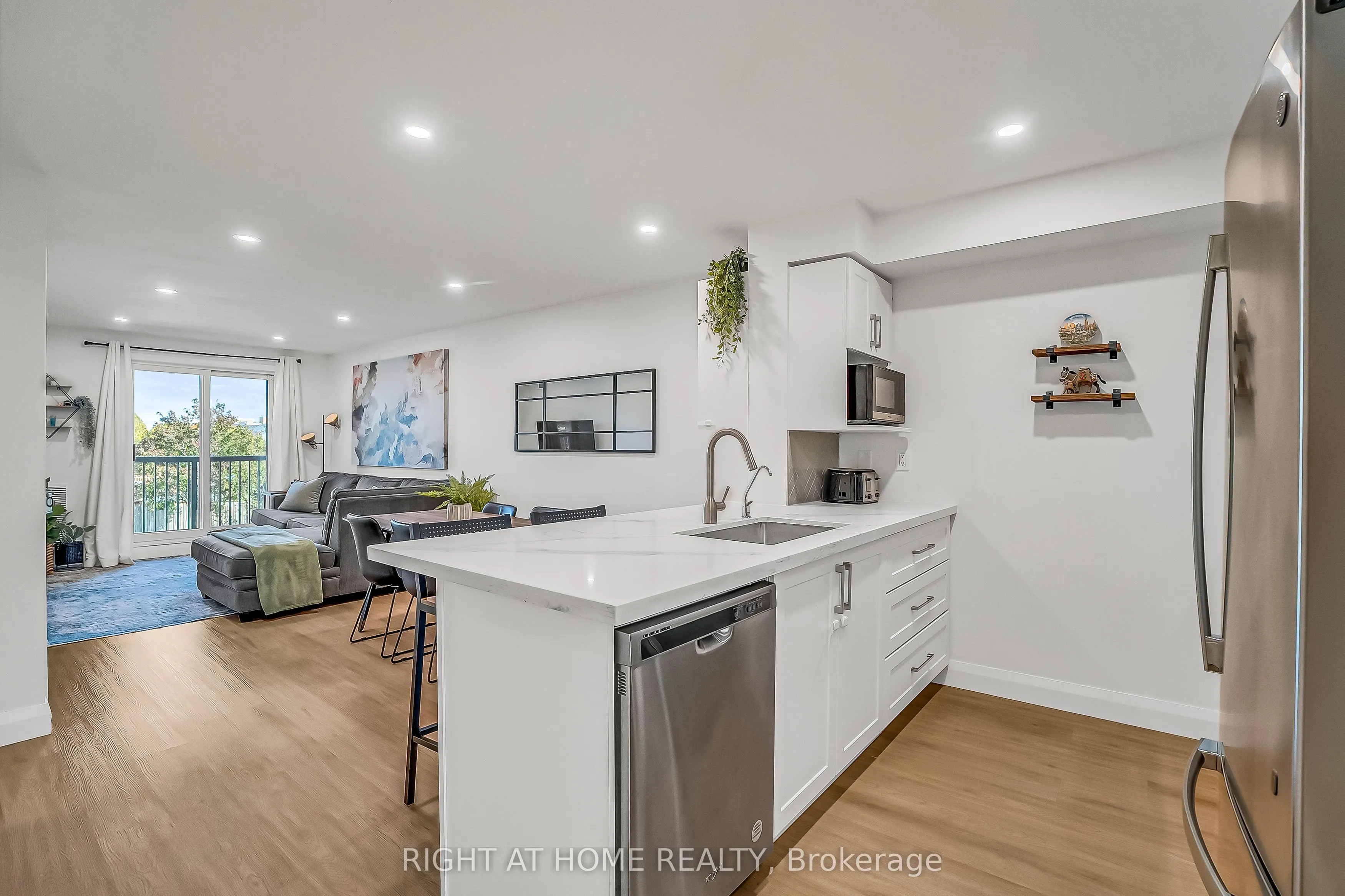 70 Petra Way, #2