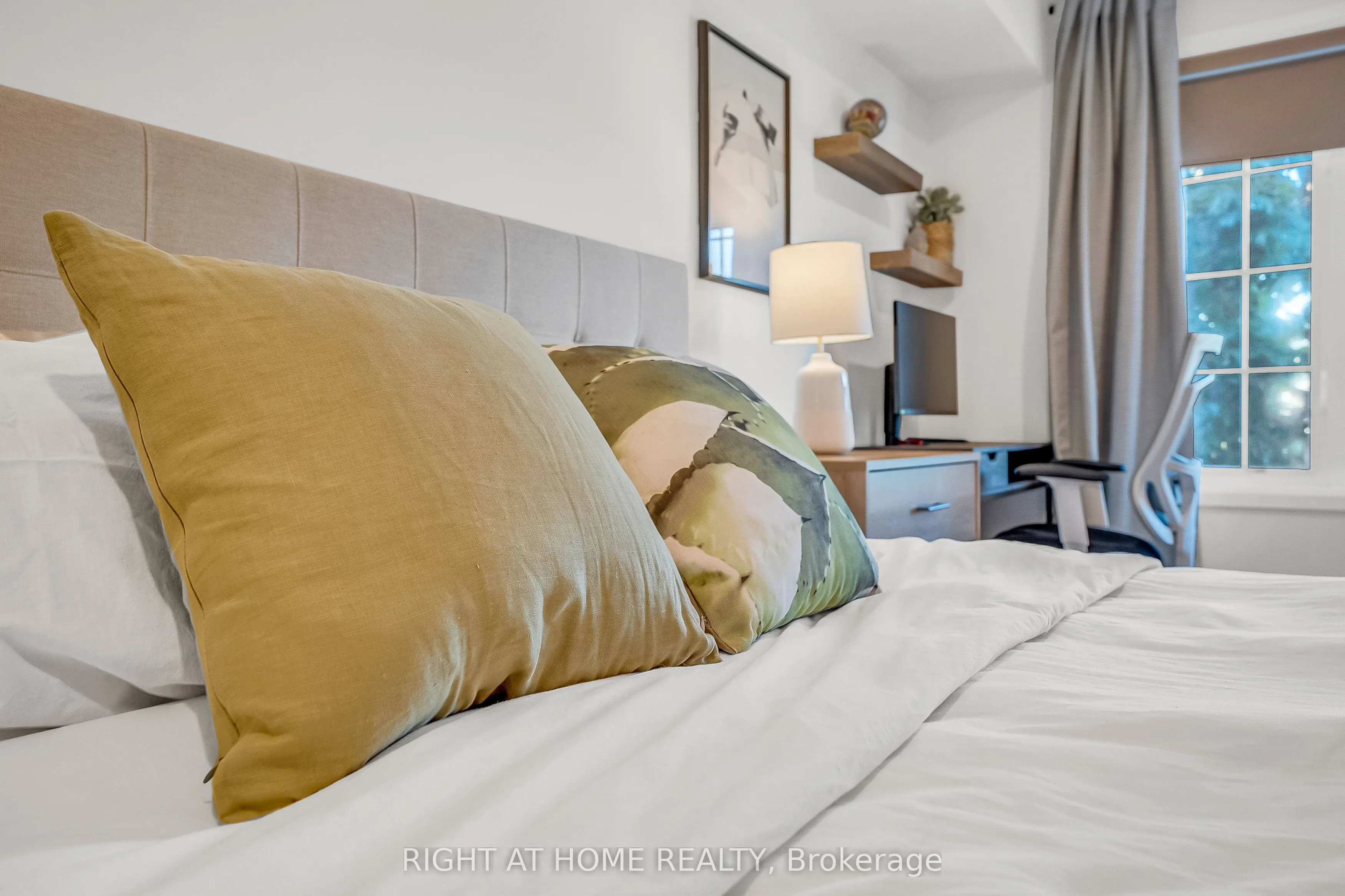 70 Petra Way, #2