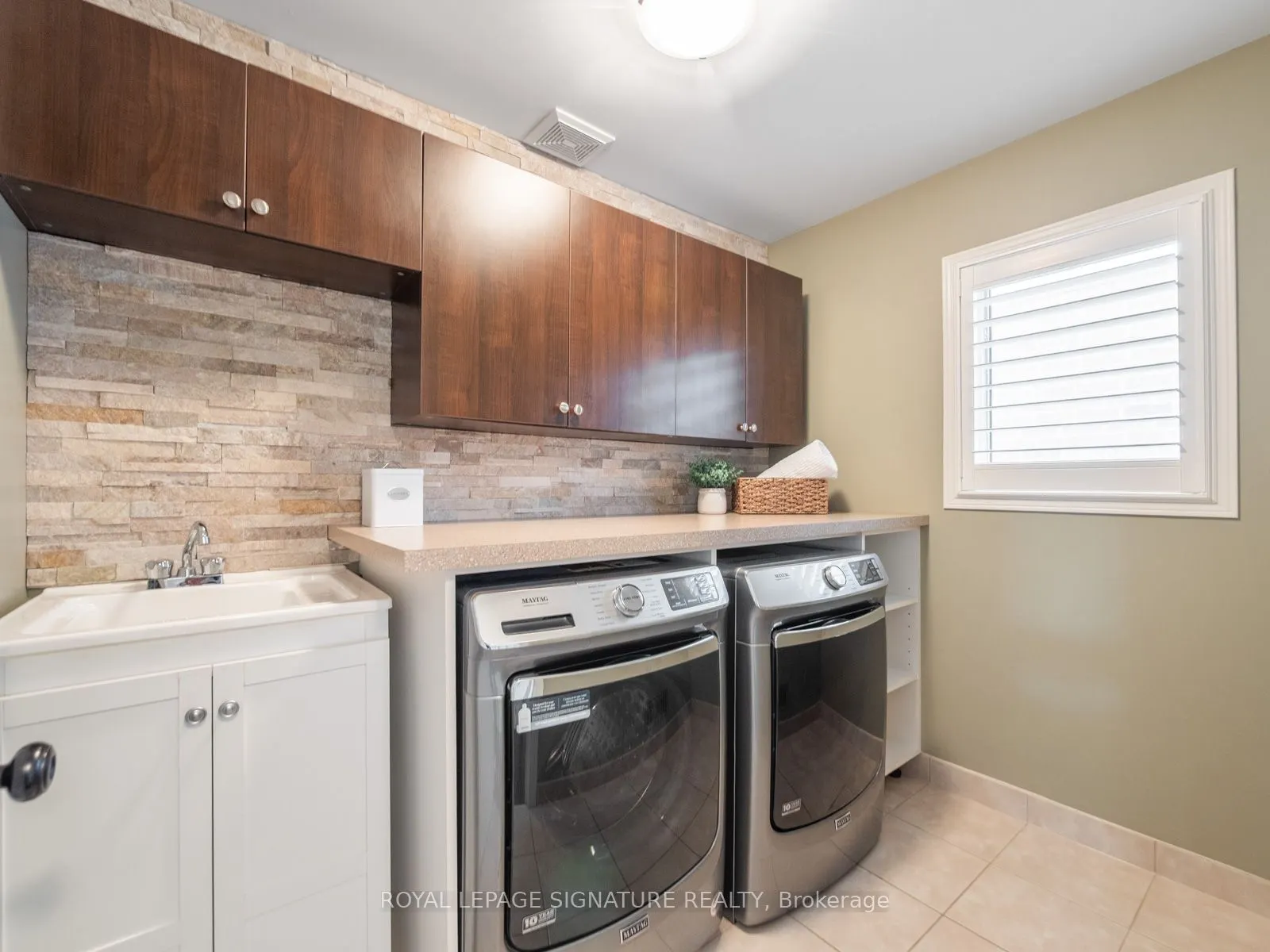 2 Denbury Court