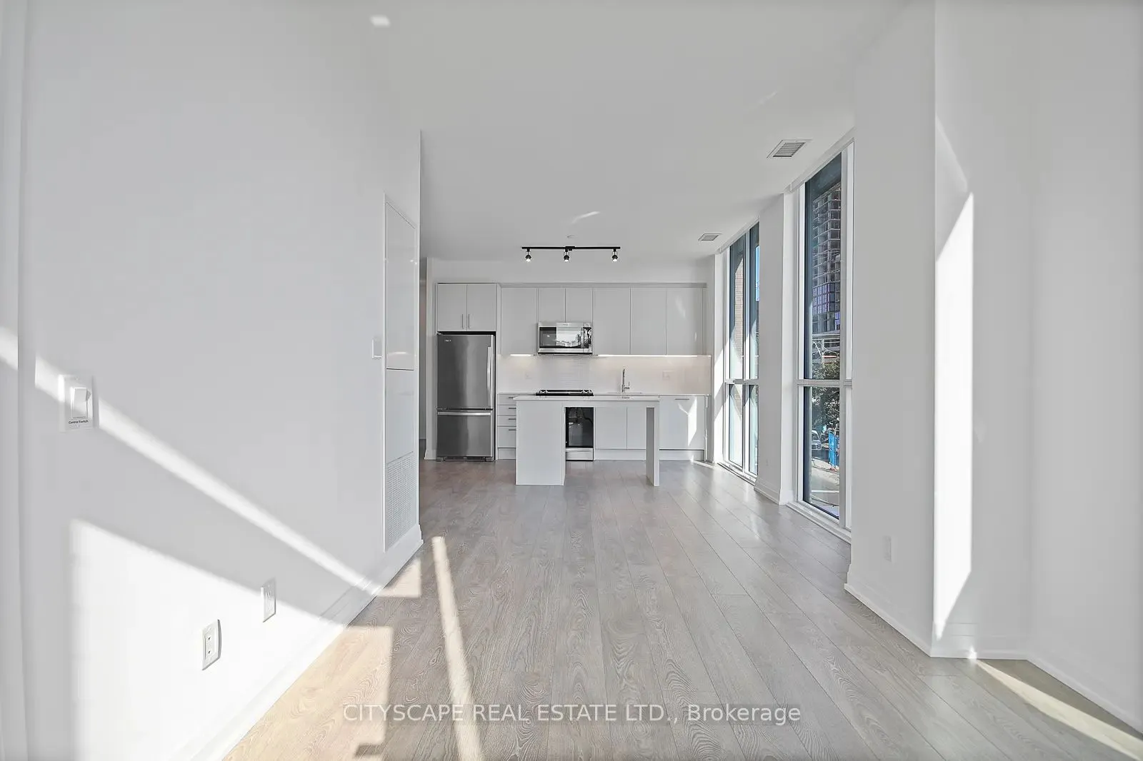 286 Main Street, #303