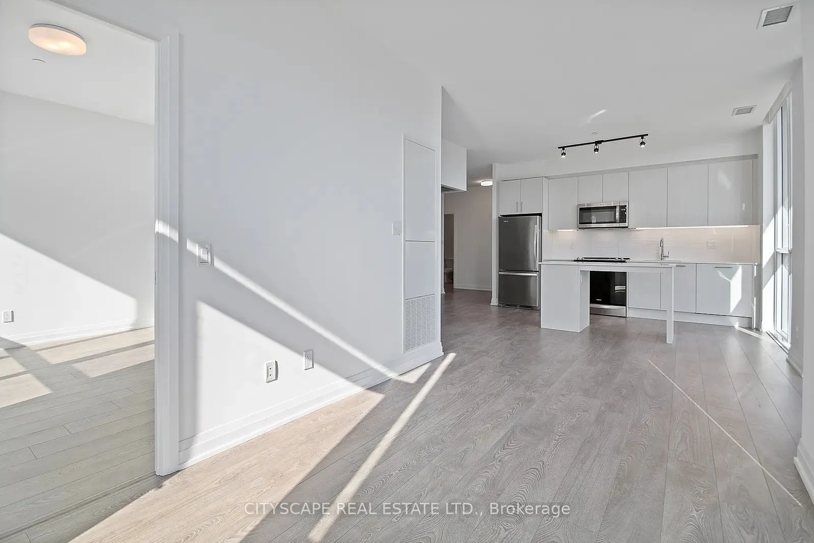 286 Main Street, #303