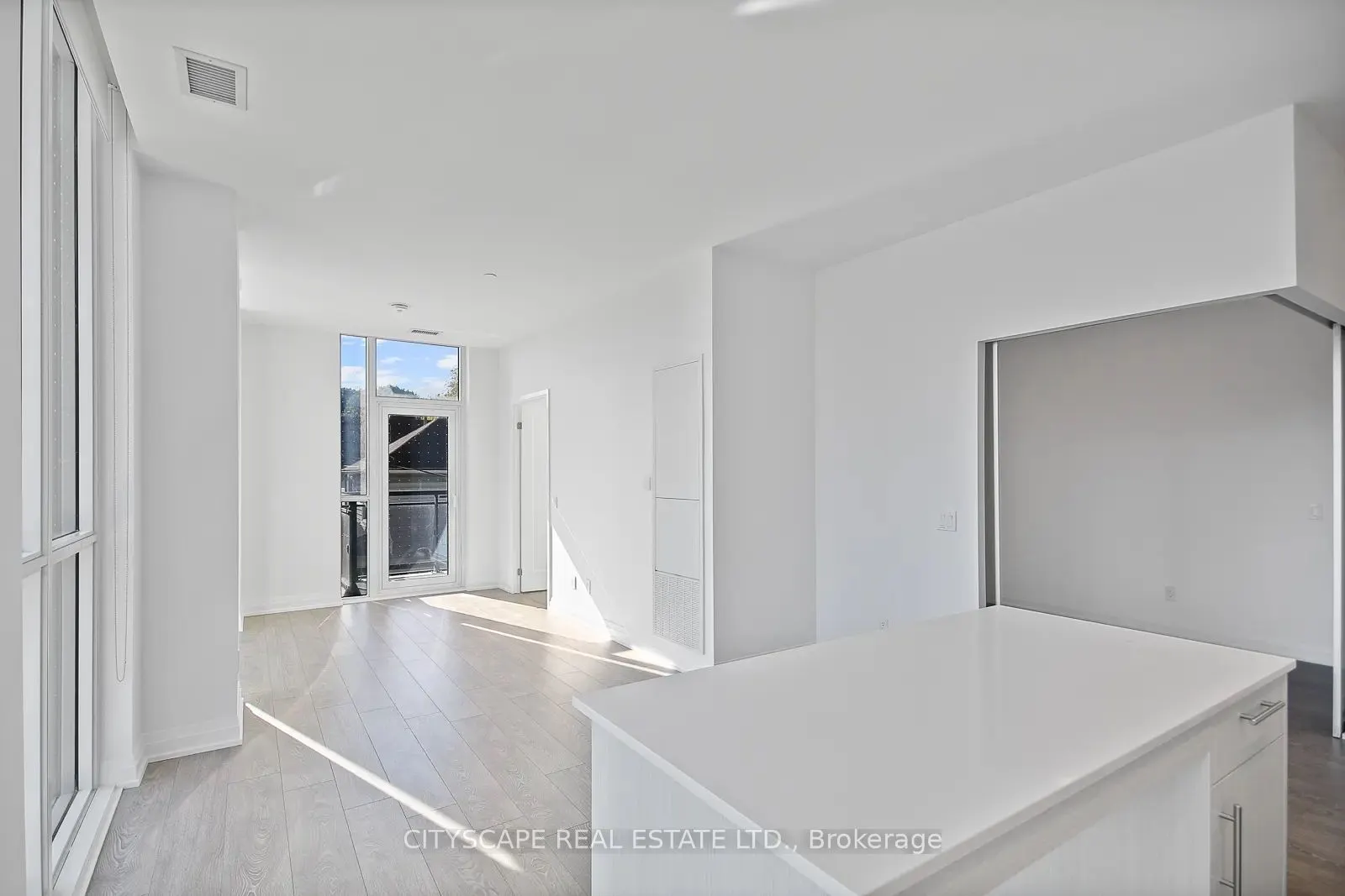 286 Main Street, #303
