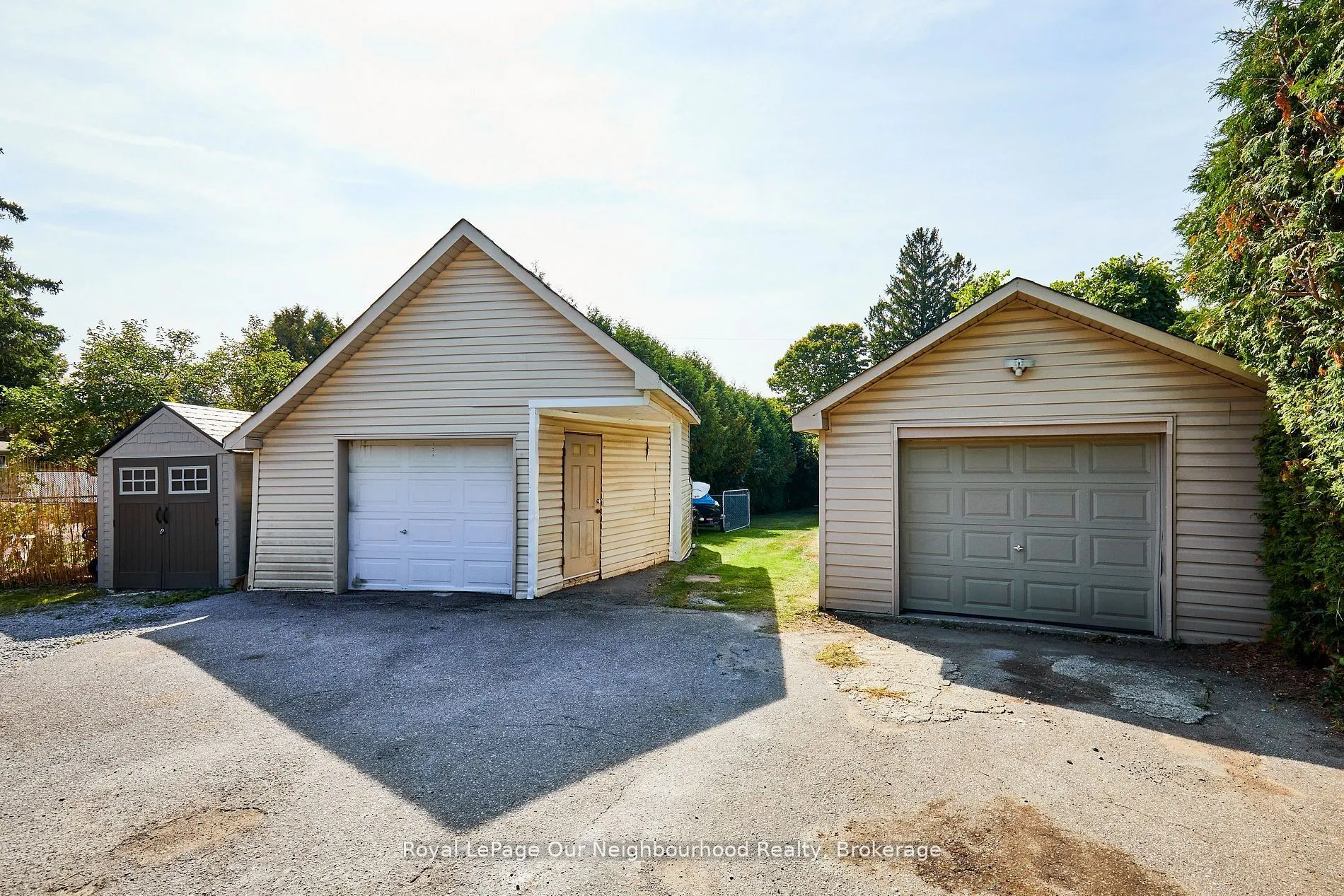 738 Simcoe Street N